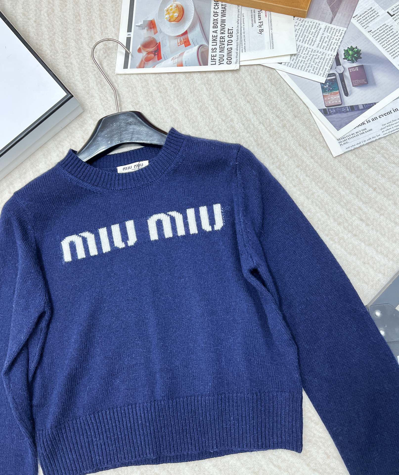 🆕Miumiu美式学院风字母针织毛衣，弥漫复古feel的美式学院风，运动休闲设计糅合摩登女性气质平针针织