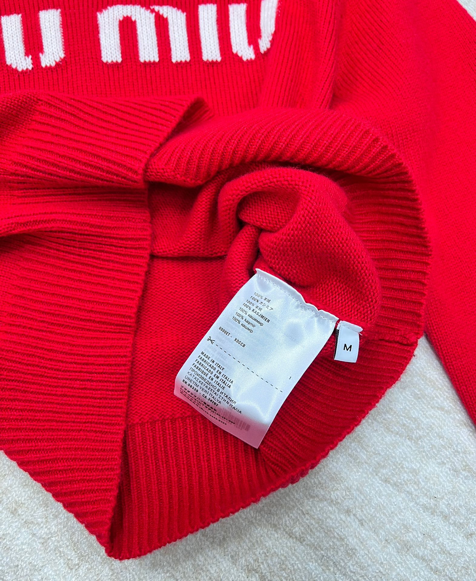 🆕Miumiu美式学院风字母针织毛衣，弥漫复古feel的美式学院风，运动休闲设计糅合摩登女性气质平针针织