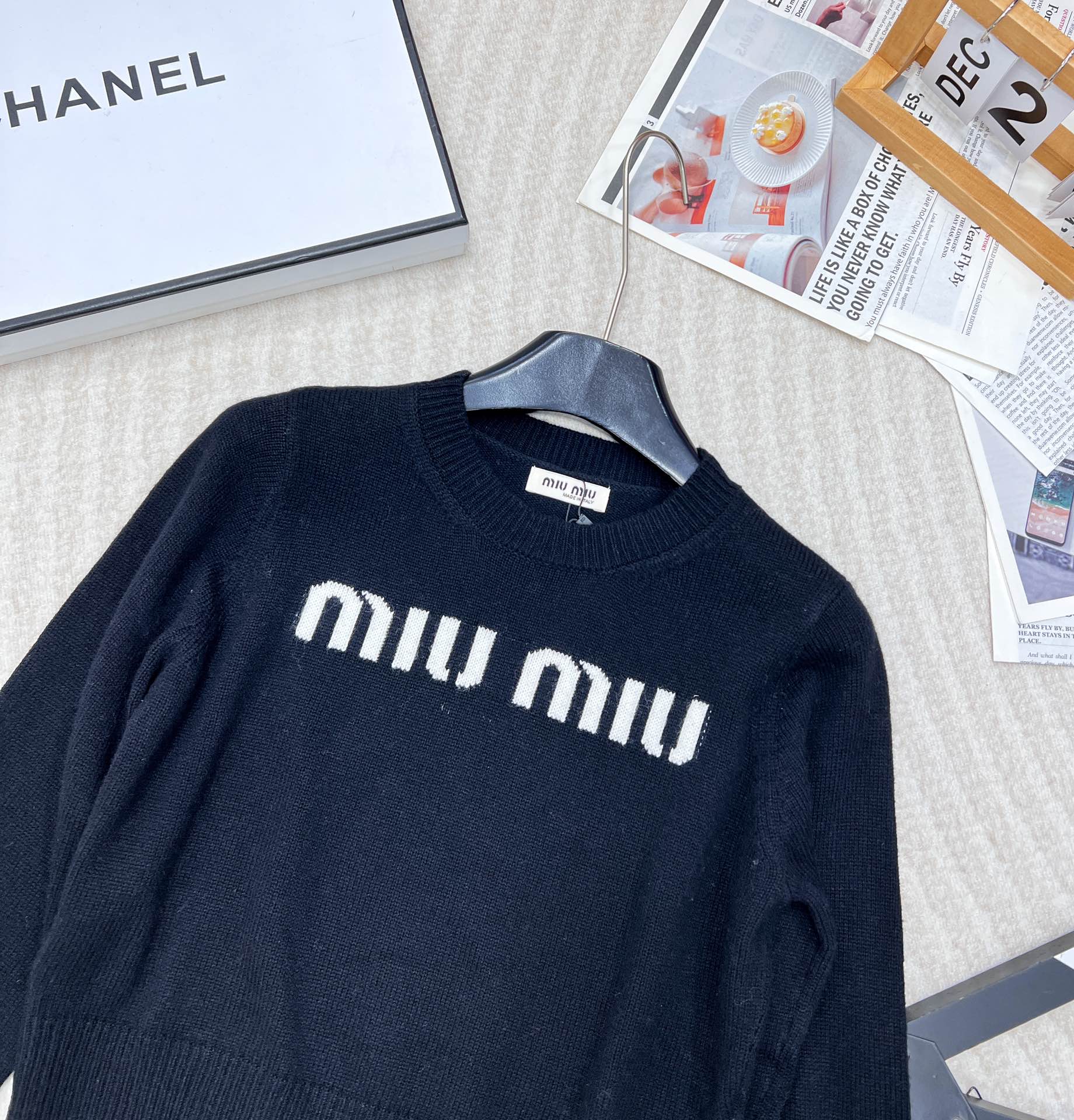 🆕Miumiu美式学院风字母针织毛衣，弥漫复古feel的美式学院风，运动休闲设计糅合摩登女性气质平针针织