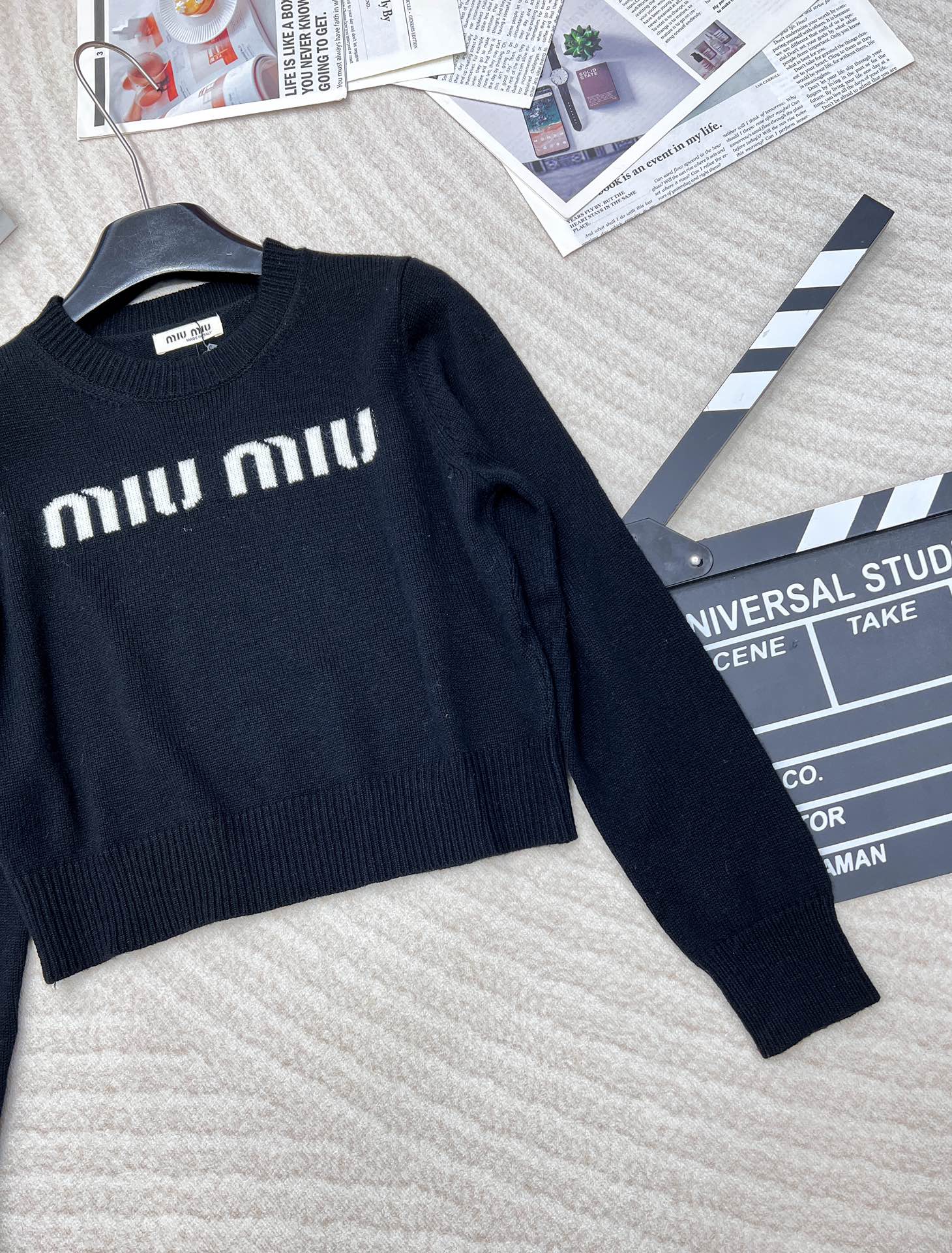 🆕Miumiu美式学院风字母针织毛衣，弥漫复古feel的美式学院风，运动休闲设计糅合摩登女性气质平针针织