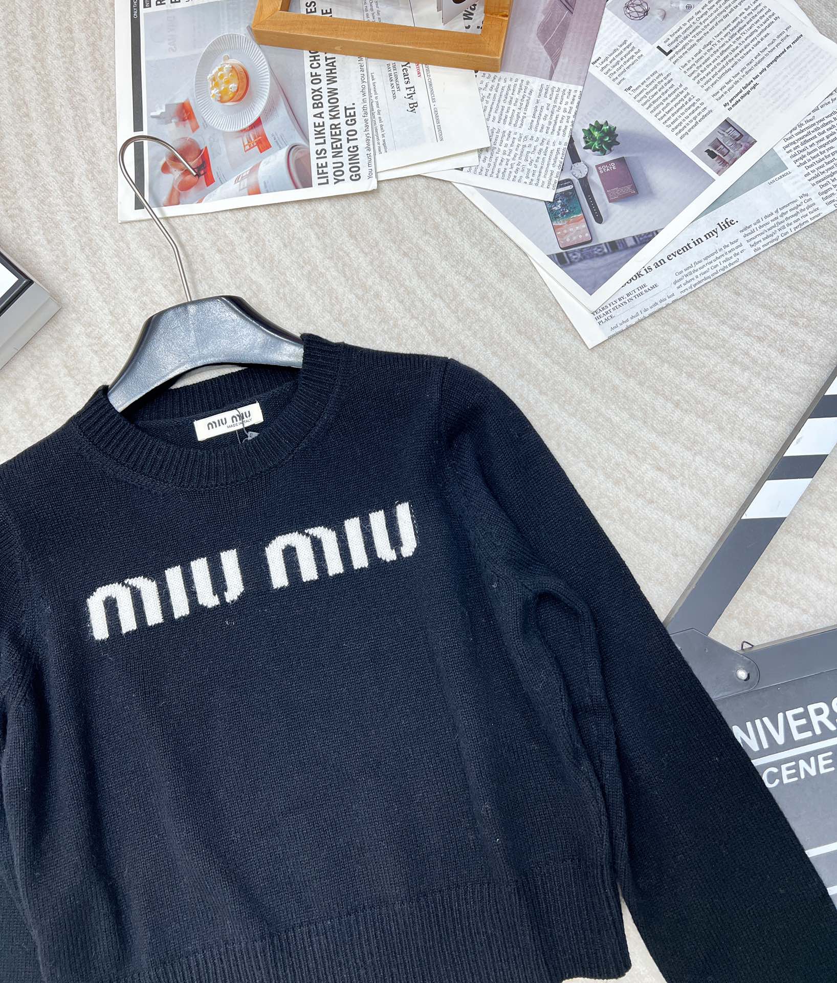 🆕Miumiu美式学院风字母针织毛衣，弥漫复古feel的美式学院风，运动休闲设计糅合摩登女性气质平针针织