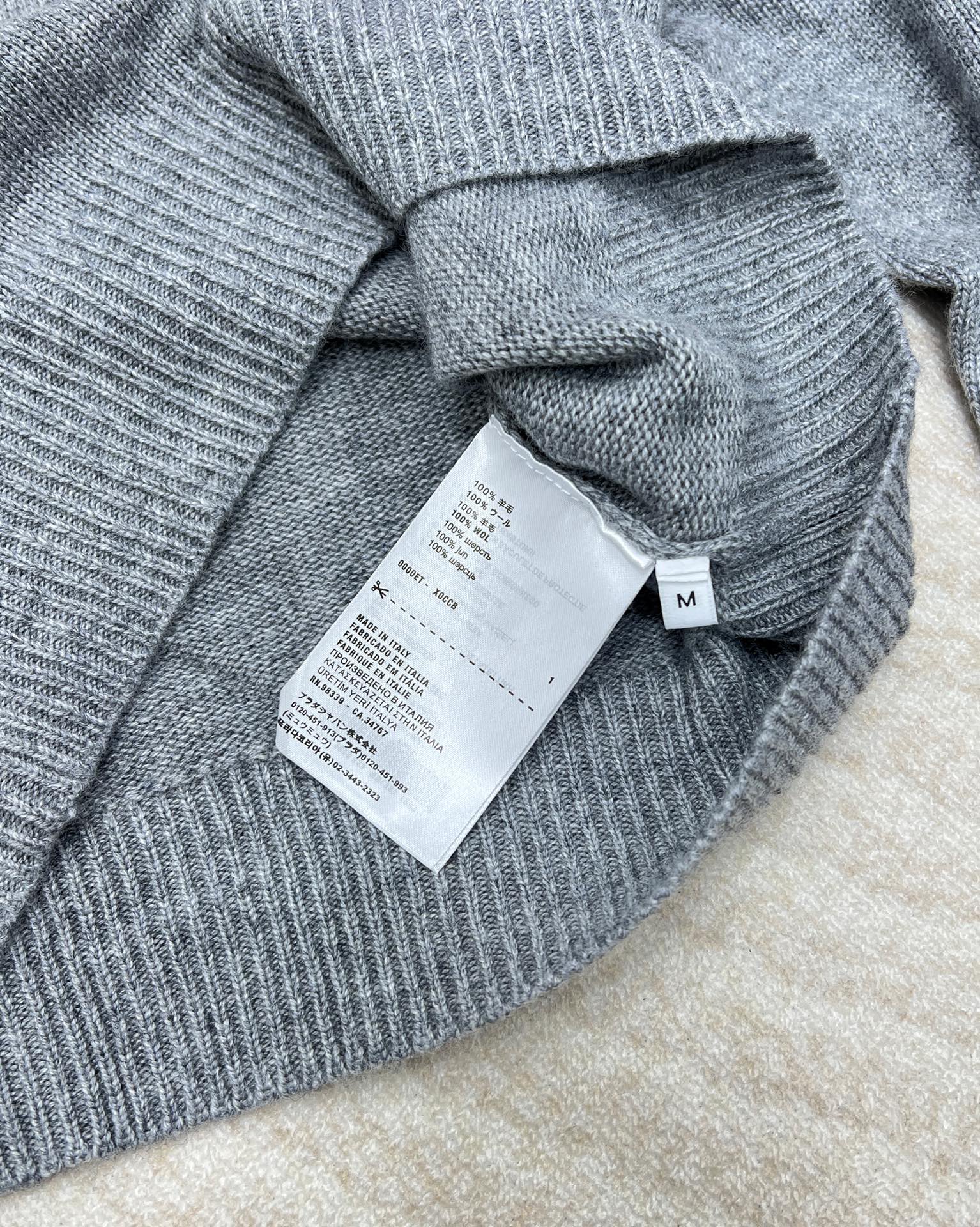 🆕Miumiu美式学院风字母针织毛衣，弥漫复古feel的美式学院风，运动休闲设计糅合摩登女性气质平针针织