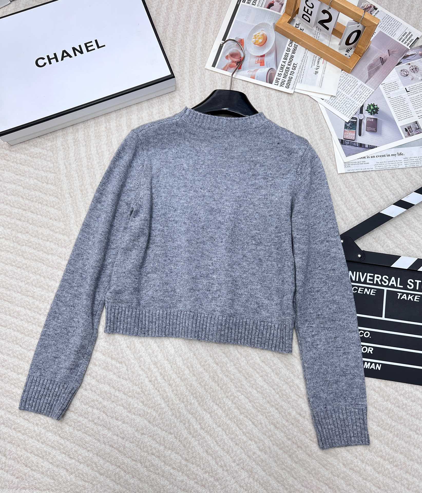 Prada24SS普拉达早春新款字母徽标毛衣，经典了而且上身超舒服 面料超鸡柔软 绝了小短款的款式很显瘦