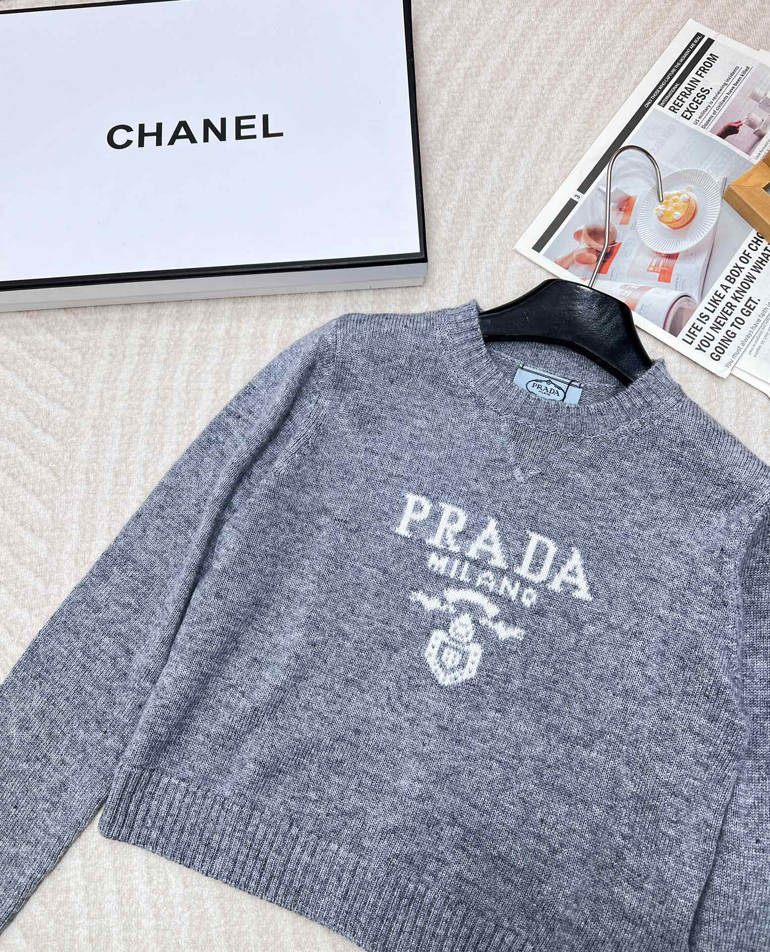 Prada24SS普拉达早春新款字母徽标毛衣，经典了而且上身超舒服 面料超鸡柔软 绝了小短款的款式很显瘦