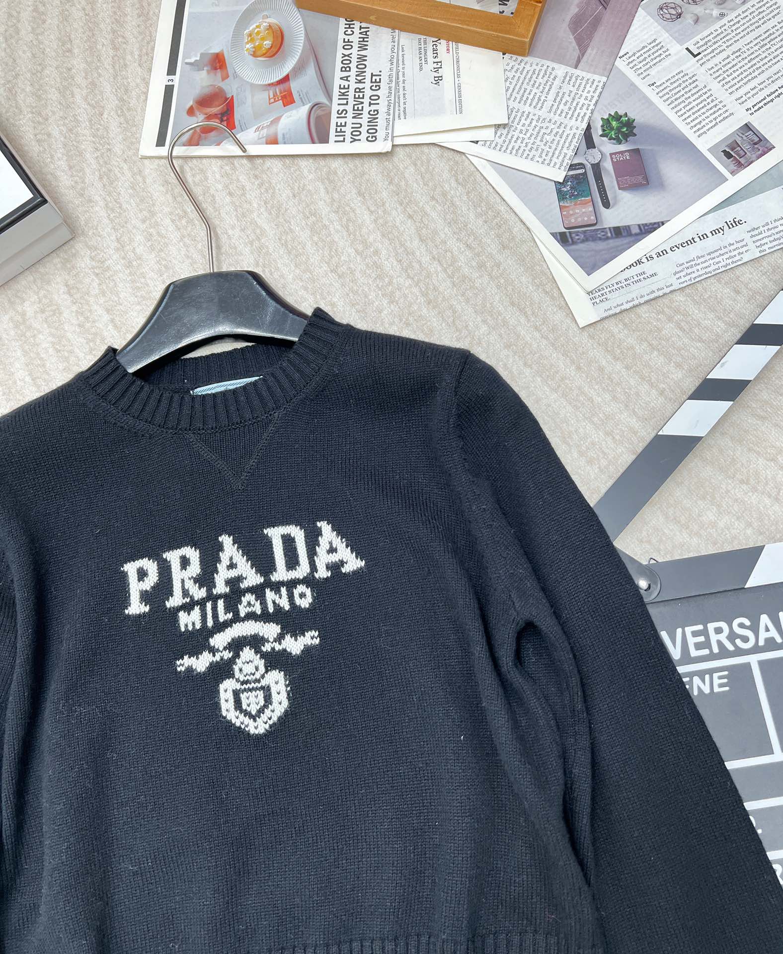 Prada24SS普拉达早春新款字母徽标毛衣，经典了而且上身超舒服 面料超鸡柔软 绝了小短款的款式很显瘦