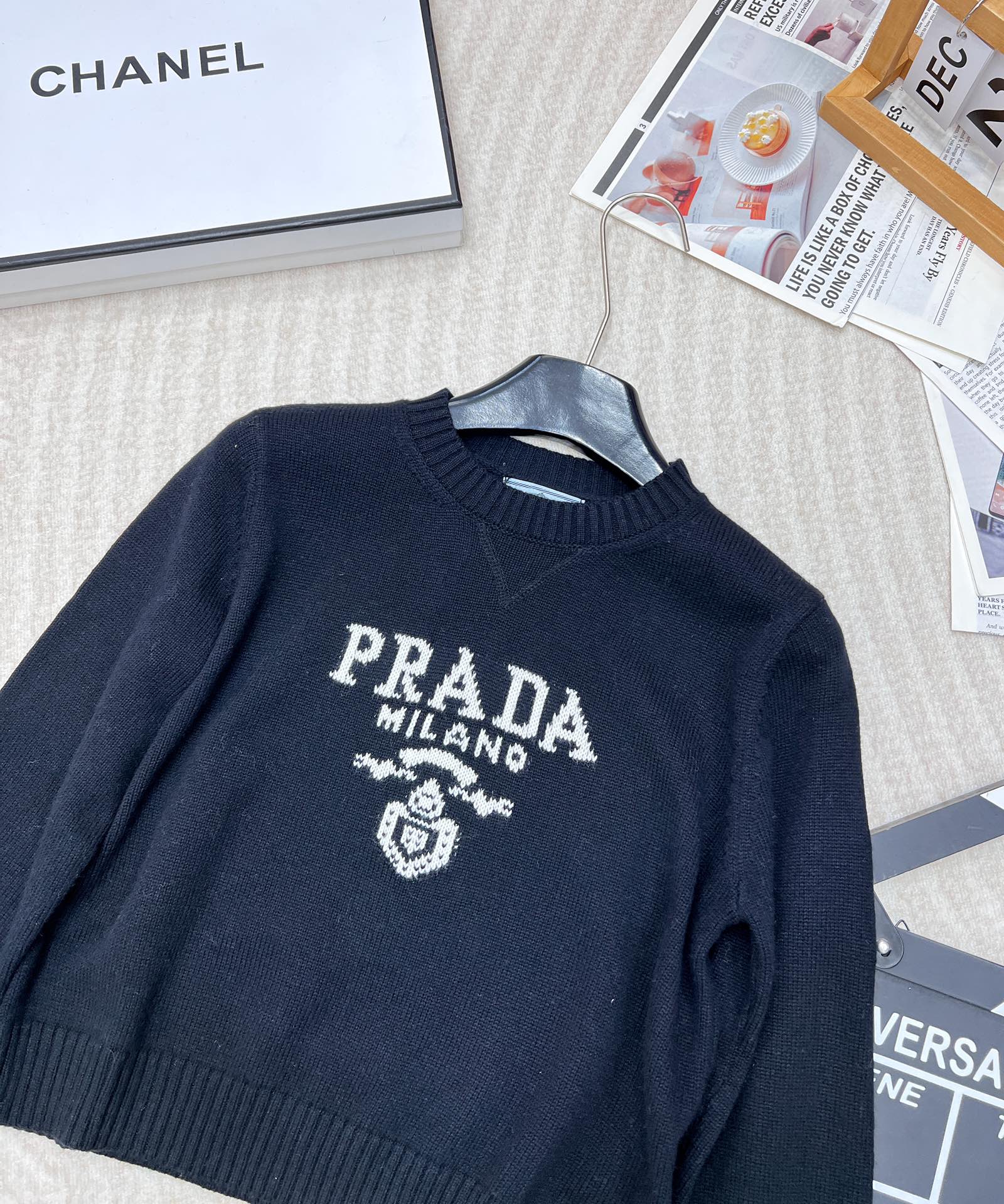 Prada24SS普拉达早春新款字母徽标毛衣，经典了而且上身超舒服 面料超鸡柔软 绝了小短款的款式很显瘦