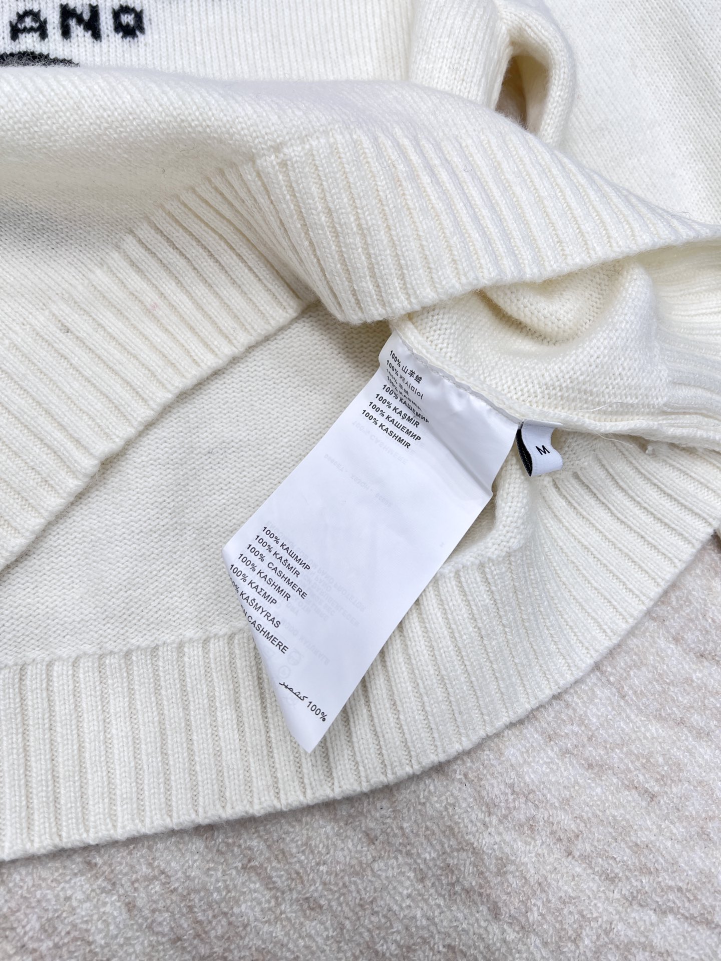 Prada24SS普拉达早春新款字母徽标毛衣，经典了而且上身超舒服 面料超鸡柔软 绝了小短款的款式很显瘦