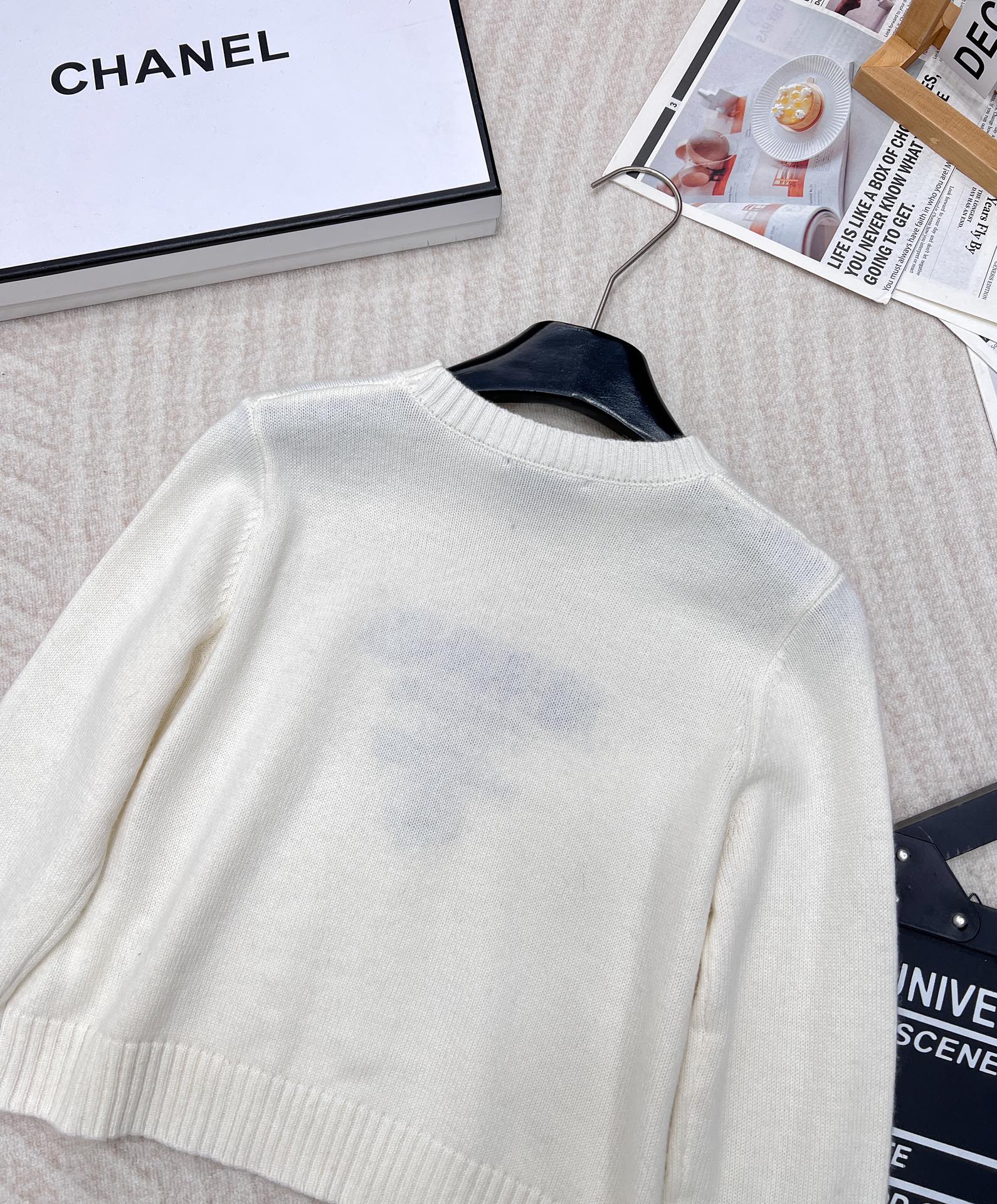 Prada24SS普拉达早春新款字母徽标毛衣，经典了而且上身超舒服 面料超鸡柔软 绝了小短款的款式很显瘦