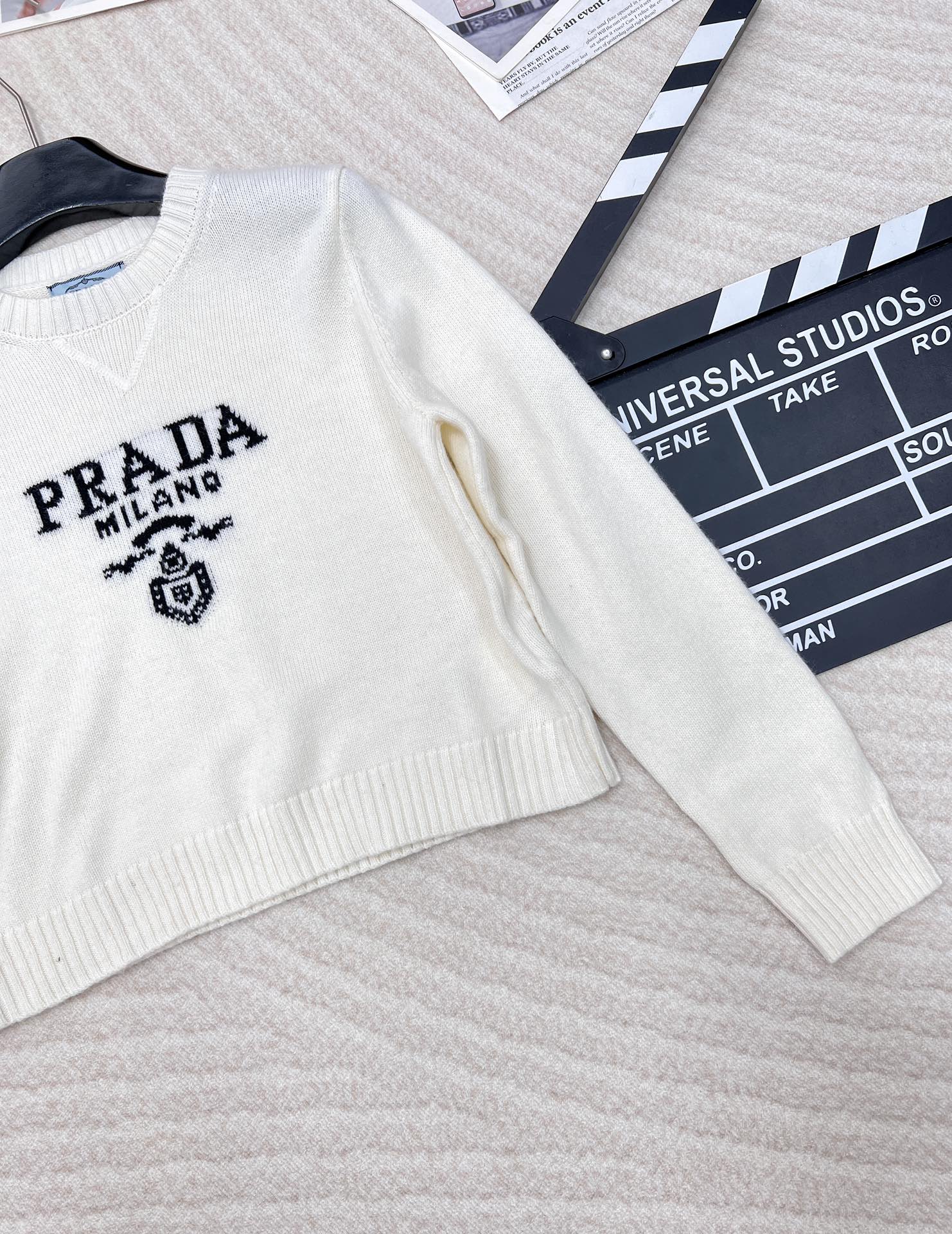 Prada24SS普拉达早春新款字母徽标毛衣，经典了而且上身超舒服 面料超鸡柔软 绝了小短款的款式很显瘦