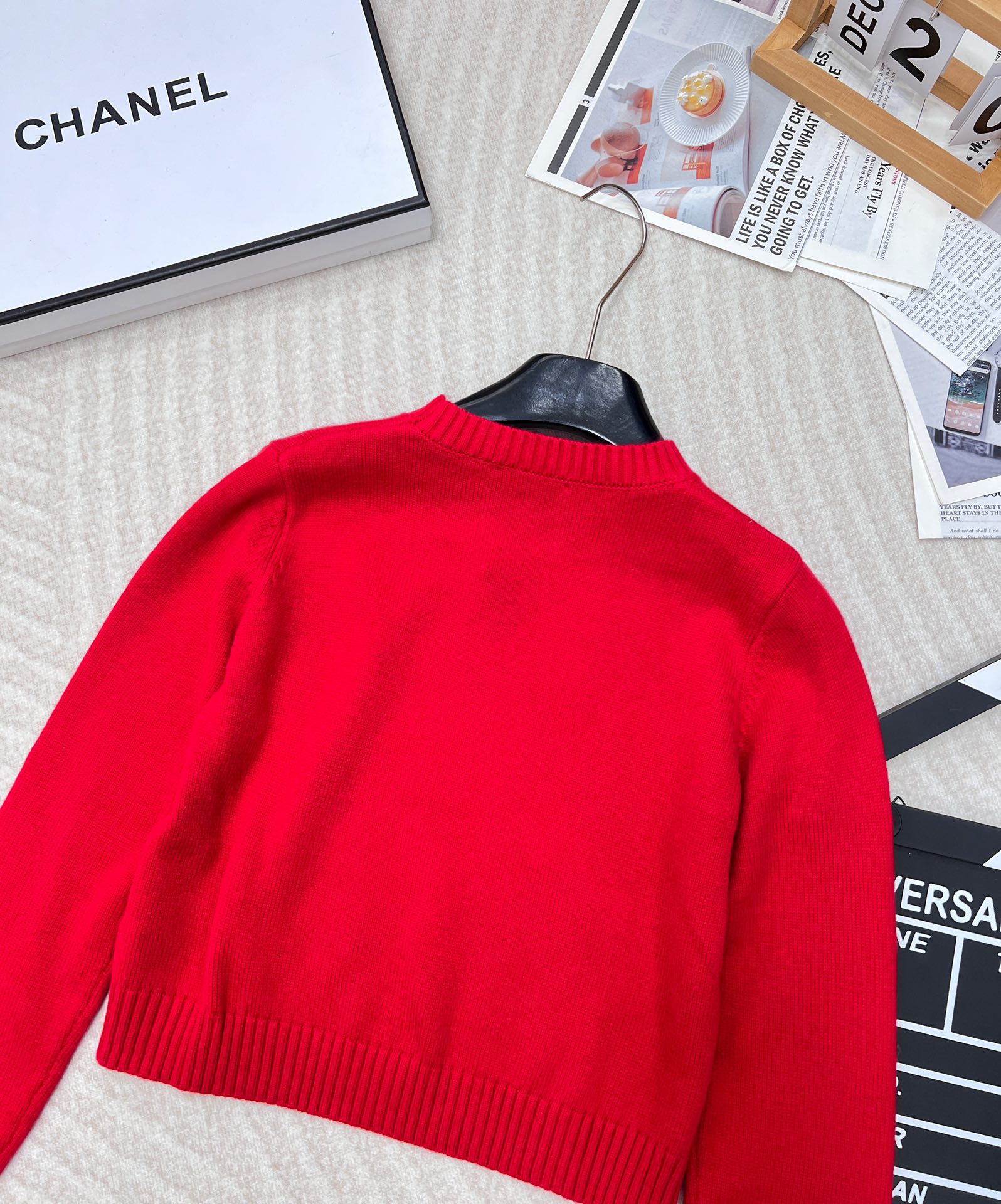 Prada24SS普拉达早春新款字母徽标毛衣，经典了而且上身超舒服 面料超鸡柔软 绝了小短款的款式很显瘦