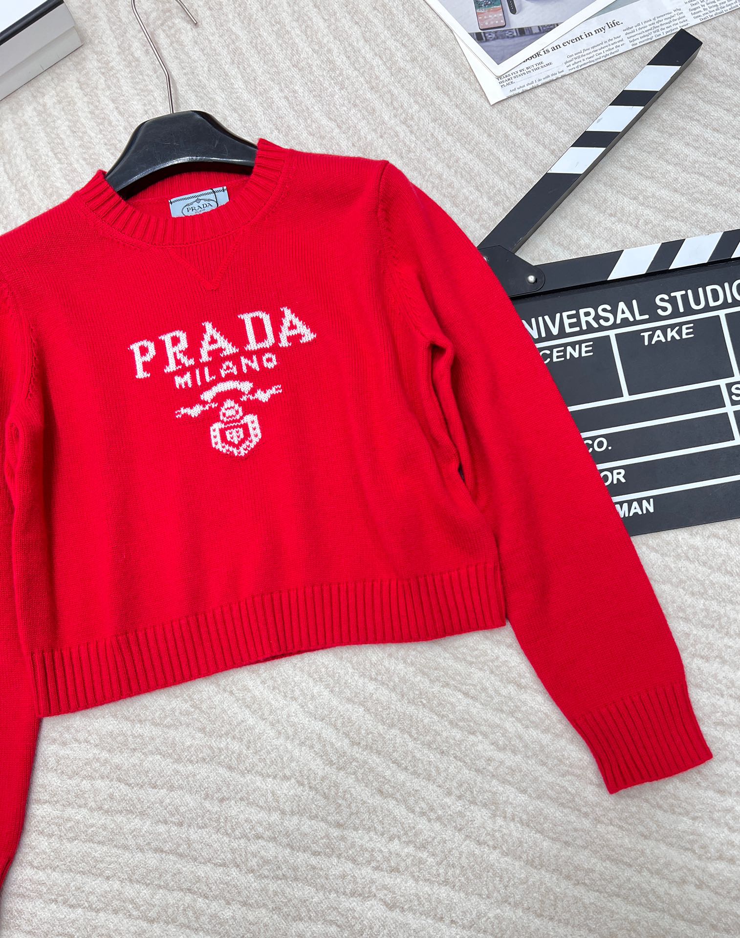 Prada24SS普拉达早春新款字母徽标毛衣，经典了而且上身超舒服 面料超鸡柔软 绝了小短款的款式很显瘦
