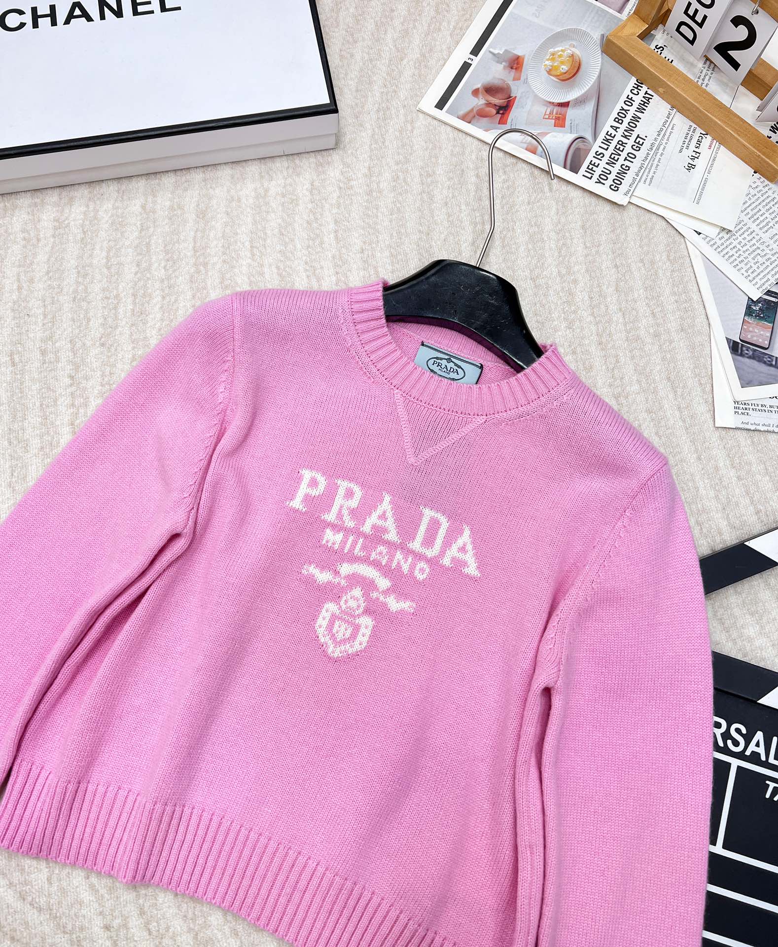 Prada24SS普拉达早春新款字母徽标毛衣，经典了而且上身超舒服 面料超鸡柔软 绝了小短款的款式很显瘦