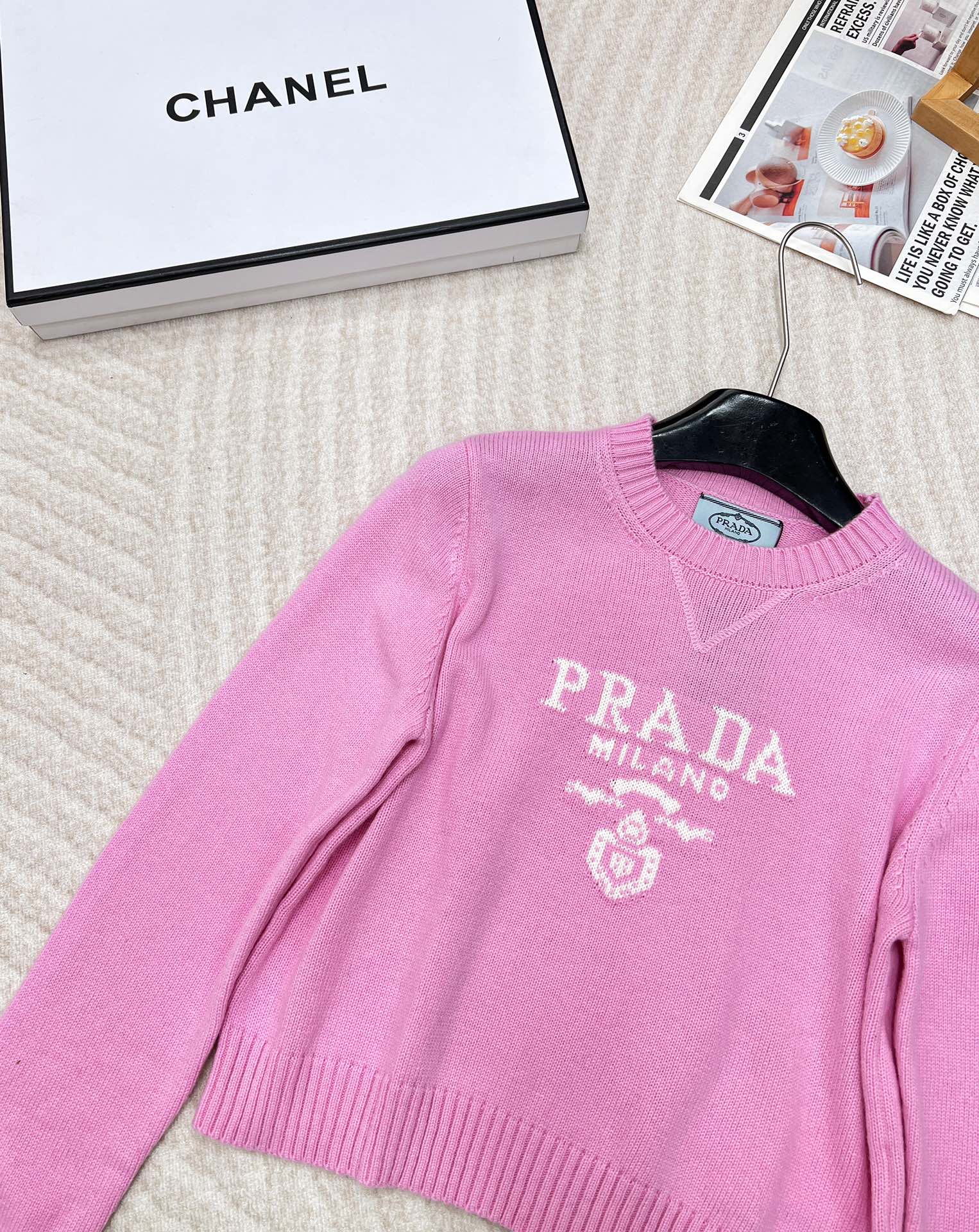 Prada24SS普拉达早春新款字母徽标毛衣，经典了而且上身超舒服 面料超鸡柔软 绝了小短款的款式很显瘦