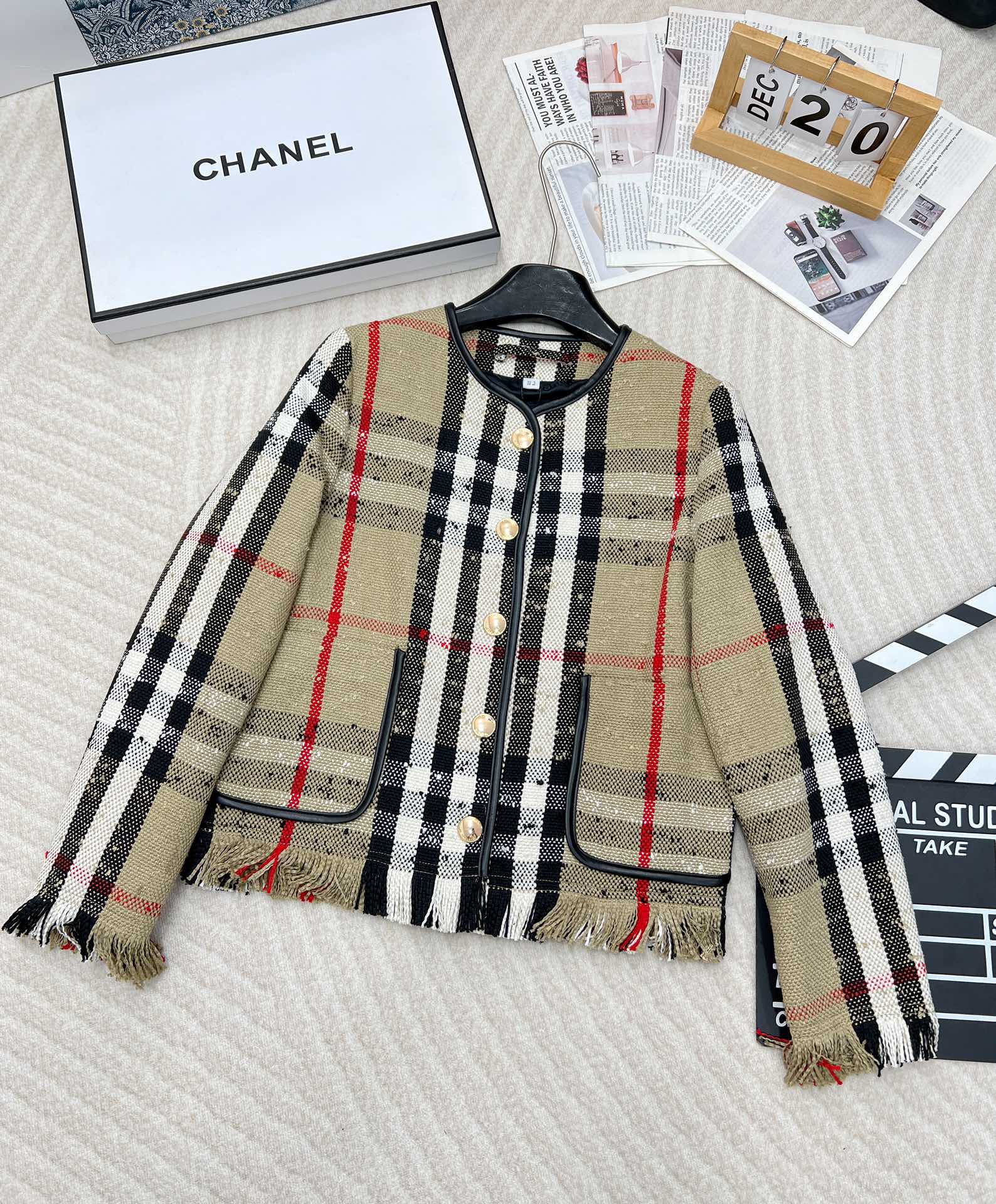 NO:329367,Burberry classic plaid round neck tassel casual jacket, original developed fabric, handmade tassel plucking craft design, open mold custom hardware buckle. A must-have item for white and rich beauty. Maintain the original style, and look super slim on the upper body. One must-have when you go out!  Perfect workmanship quality depends on the details. The three-standard product is available in large quantities~ Size sml, burberry, jackets & coats, alexander wang19860909Burberry经典格纹圆领流苏休闲外套,原版开发面料 手工流苏拔毛工艺设计 ,开模定制五金扣.白富美高级必备单品.保持原有风格,上身超级显瘦 出街必备一款 ！完美做工品质看细节.三标齐全大货出～ 尺码sml,,burberry,jackets & coats,alexander wang,Women's clothing