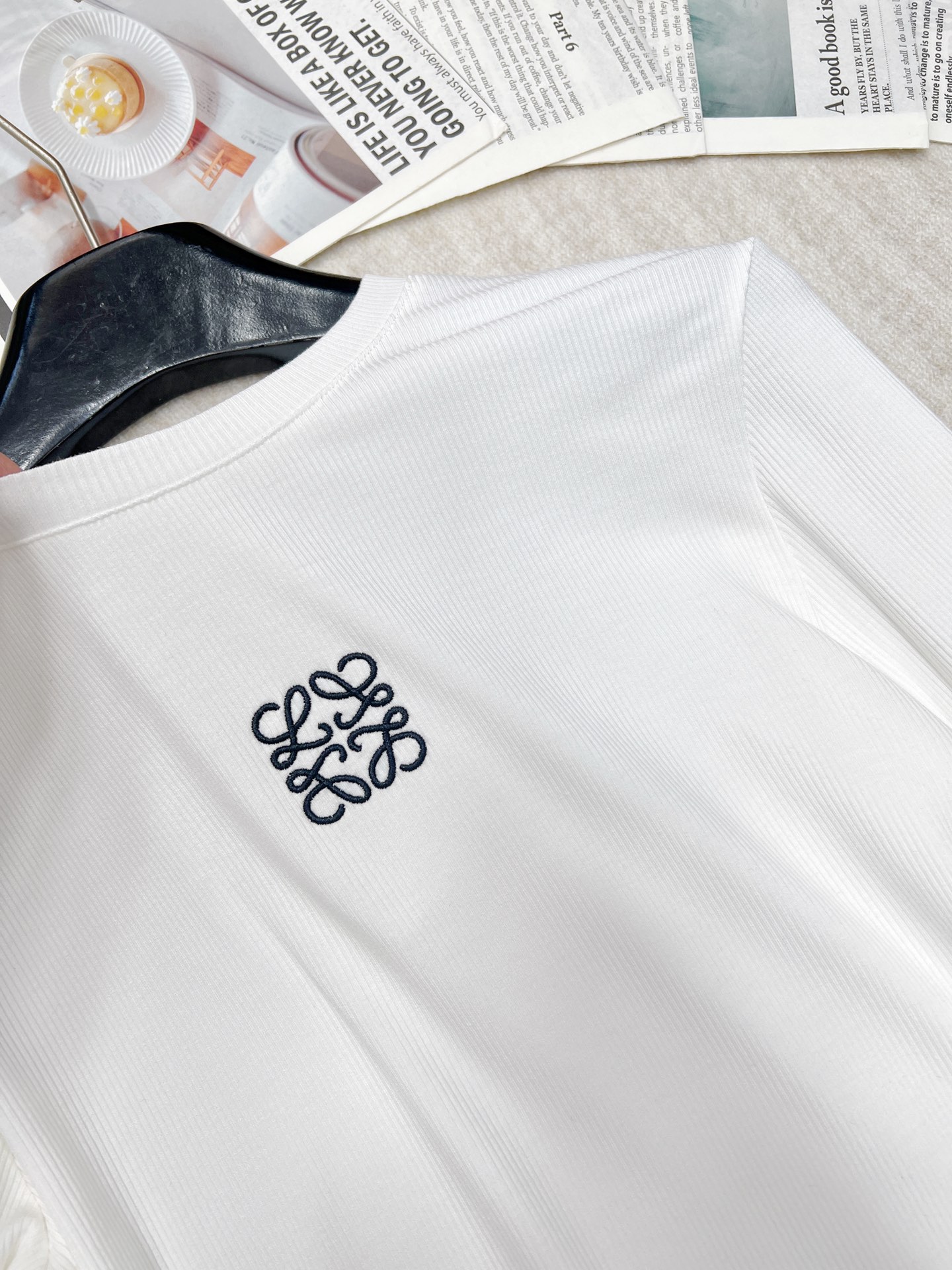 🆕LOEWE 小标logo刺绣长袖打底衫修身弹力螺纹针织衫 修身显瘦，可以单穿或者打底！简约大气，小lo