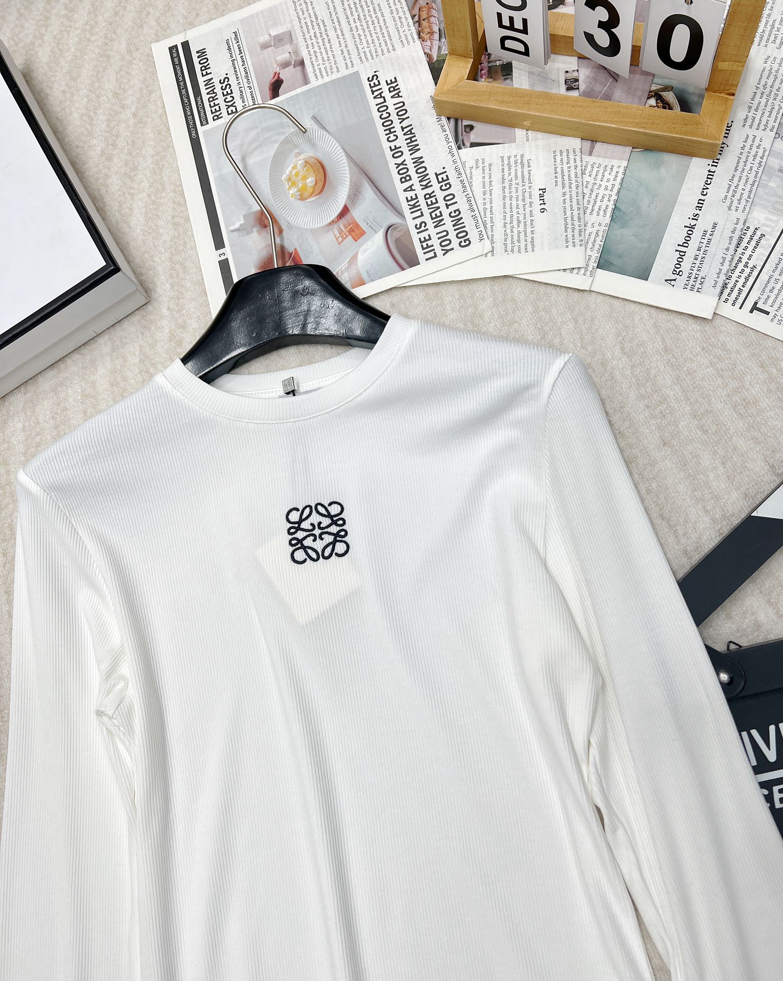 🆕LOEWE 小标logo刺绣长袖打底衫修身弹力螺纹针织衫 修身显瘦，可以单穿或者打底！简约大气，小lo