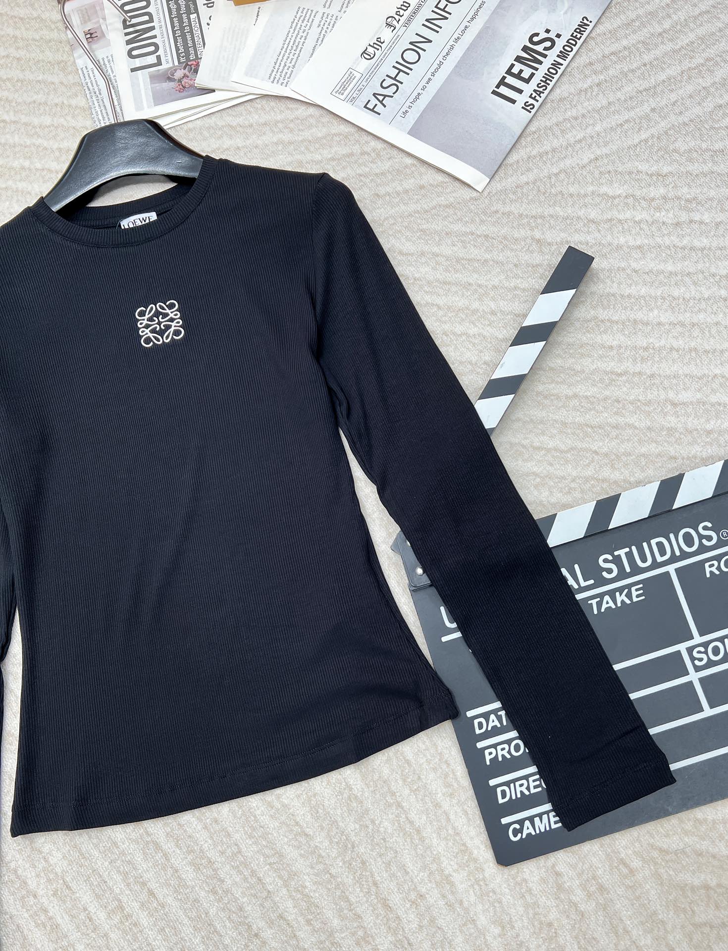 🆕LOEWE 小标logo刺绣长袖打底衫修身弹力螺纹针织衫 修身显瘦，可以单穿或者打底！简约大气，小lo