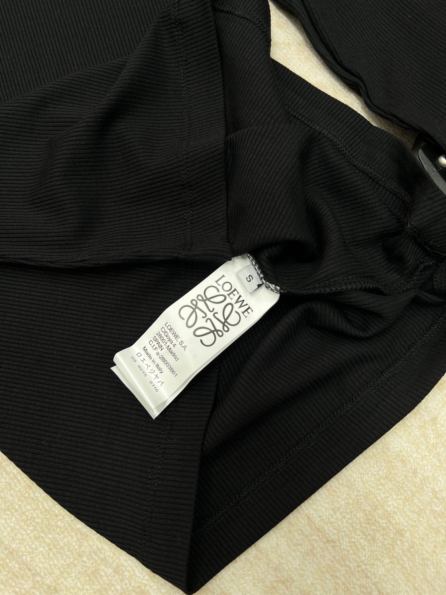 🆕LOEWE 小标logo刺绣长袖打底衫修身弹力螺纹针织衫 修身显瘦，可以单穿或者打底！简约大气，小lo