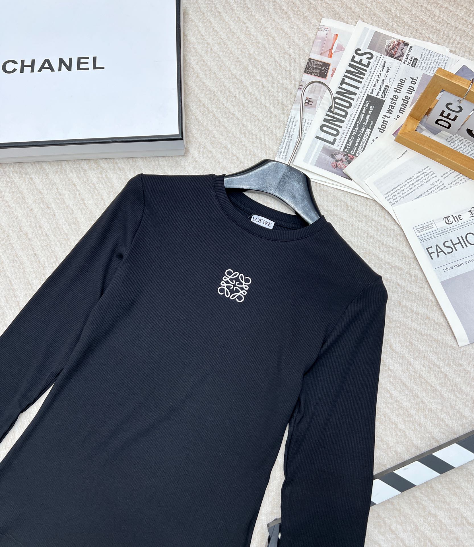 🆕LOEWE 小标logo刺绣长袖打底衫修身弹力螺纹针织衫 修身显瘦，可以单穿或者打底！简约大气，小lo