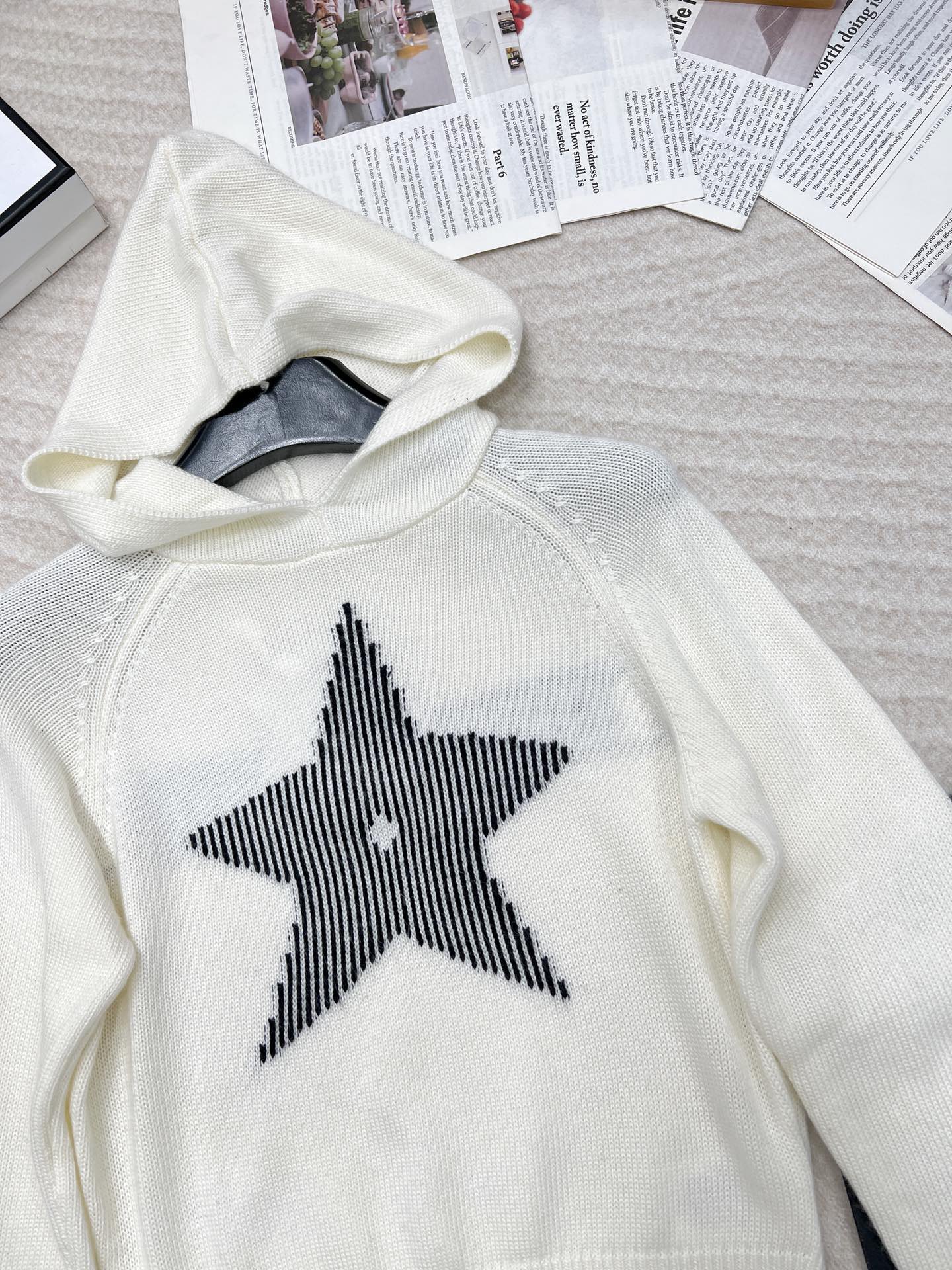 🆕Dior2024新款滑雪星星针织连帽上衣，定制YB全羊毛纱线织造 质感舒适 保暖亲肤 宽松连帽卫衣版型