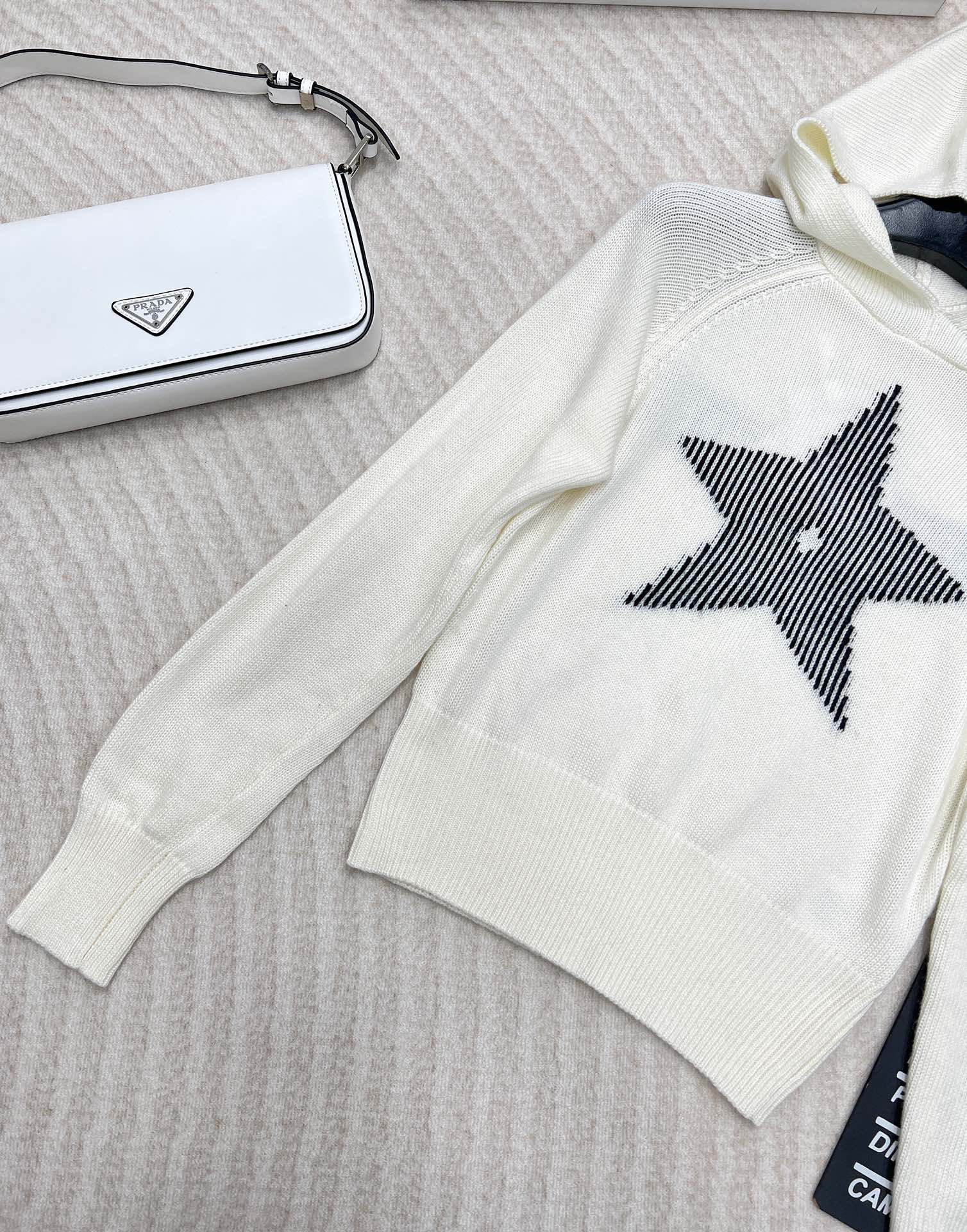 🆕Dior2024新款滑雪星星针织连帽上衣，定制YB全羊毛纱线织造 质感舒适 保暖亲肤 宽松连帽卫衣版型