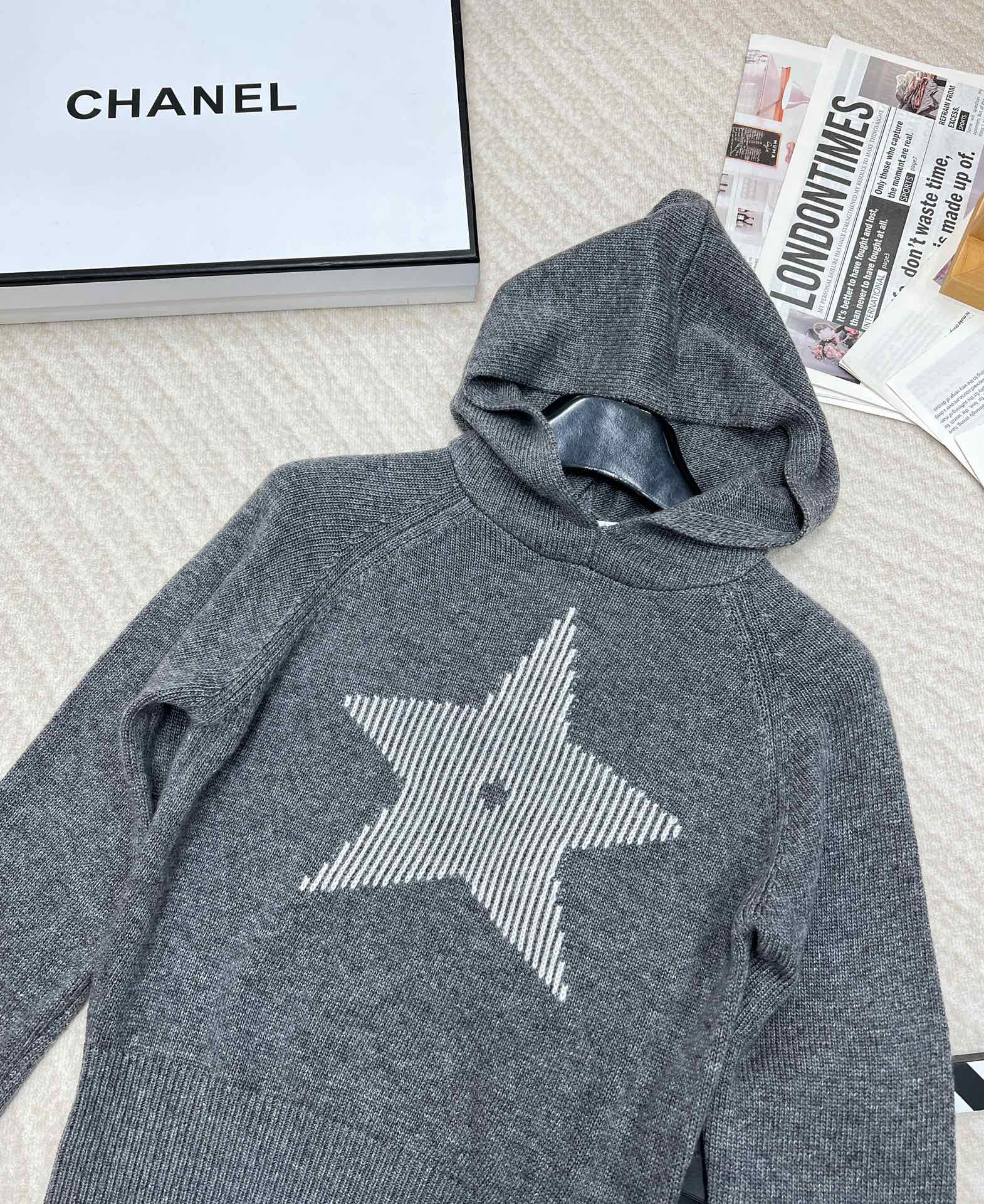 🆕Dior2024新款滑雪星星针织连帽上衣，定制YB全羊毛纱线织造 质感舒适 保暖亲肤 宽松连帽卫衣版型