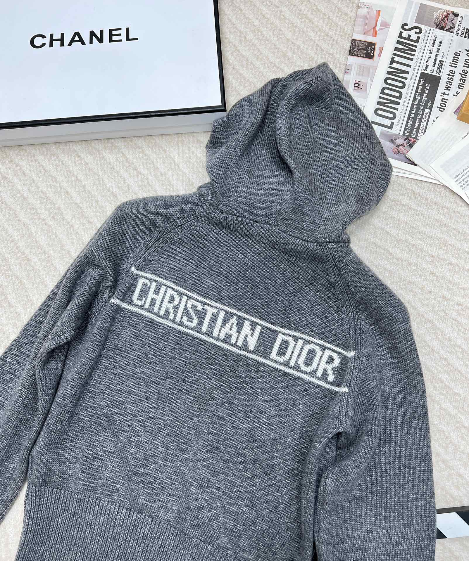 🆕Dior2024新款滑雪星星针织连帽上衣，定制YB全羊毛纱线织造 质感舒适 保暖亲肤 宽松连帽卫衣版型