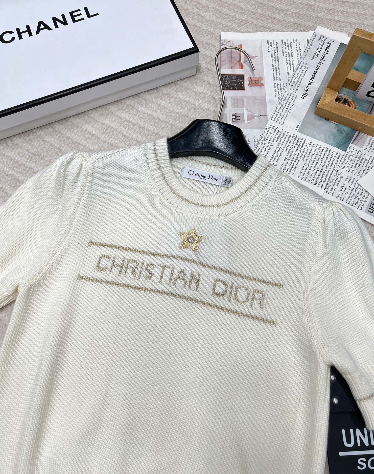 DIOR25SS早春经典五角星刺绣半袖定制纱线可爱的小泡肩设计字母提花针织短袖最最最新款！精致优雅的la