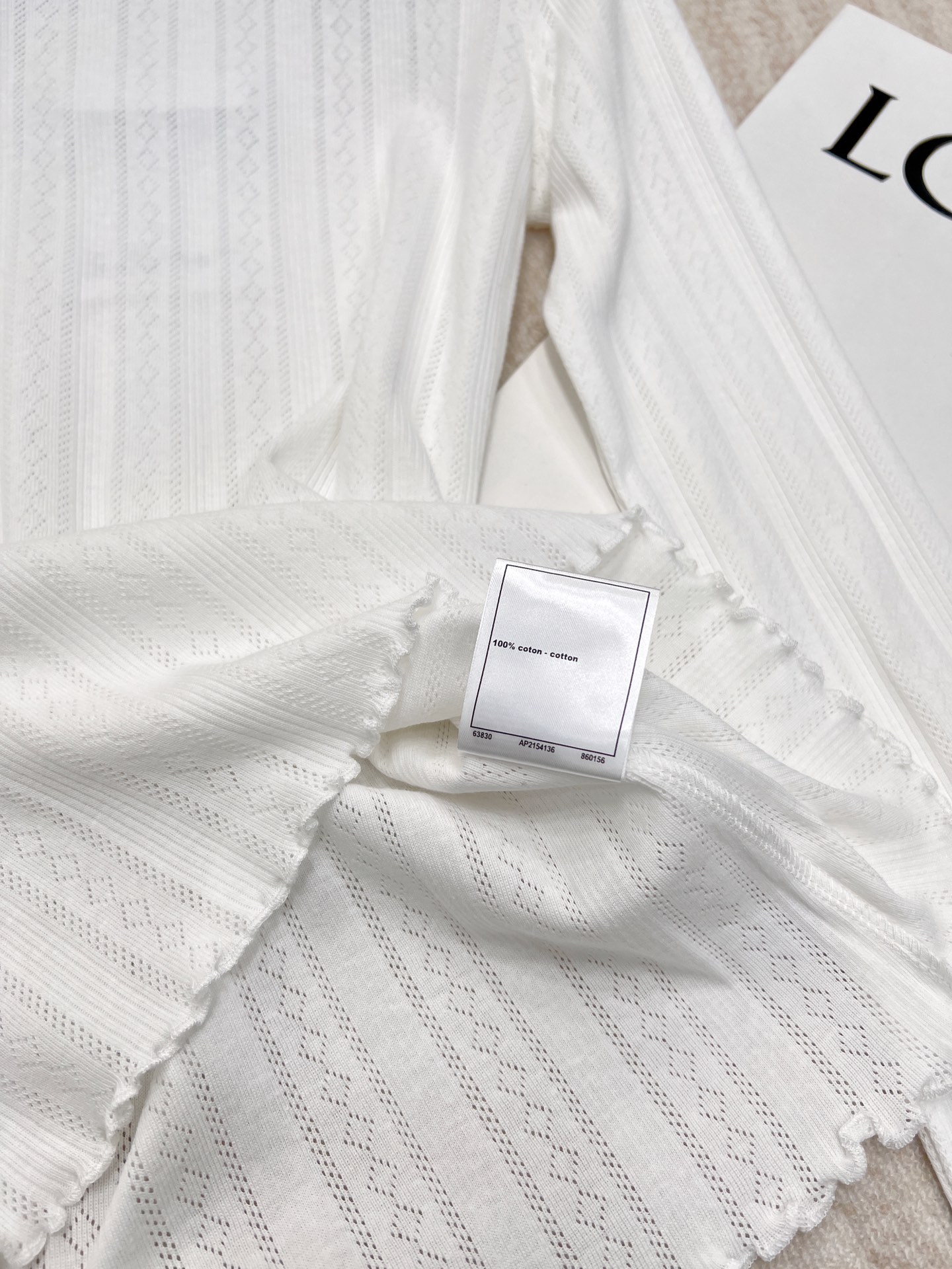 🆕 CHANEL 24SS滑雪系列木耳边字母打底长袖，镂空元素设计，进口莫代尔棉质感超级细腻柔软！经典圆