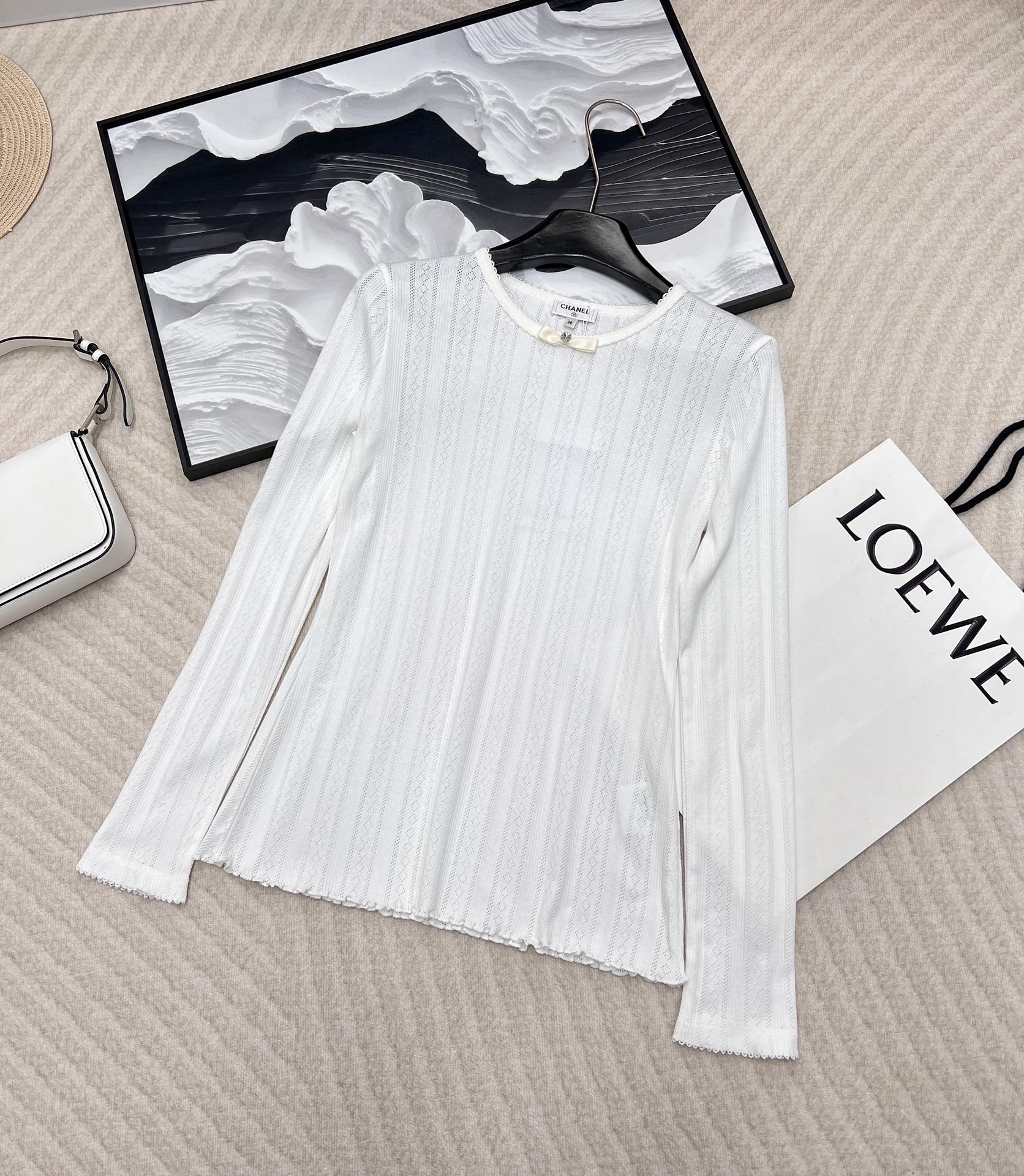 🆕 CHANEL 24SS滑雪系列木耳边字母打底长袖，镂空元素设计，进口莫代尔棉质感超级细腻柔软！经典圆