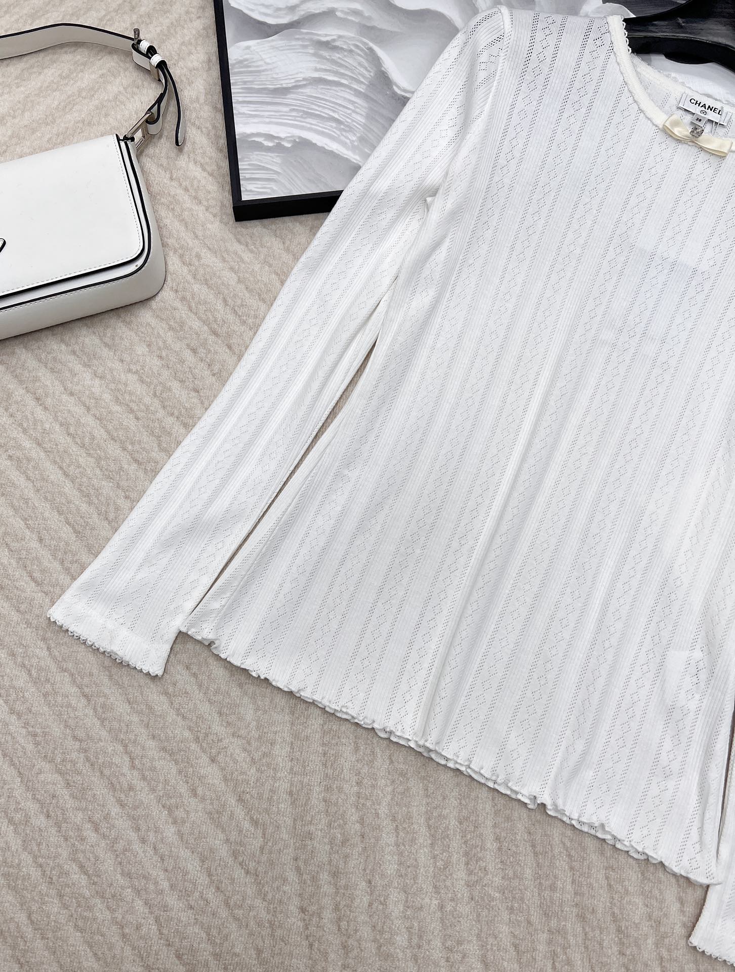 🆕 CHANEL 24SS滑雪系列木耳边字母打底长袖，镂空元素设计，进口莫代尔棉质感超级细腻柔软！经典圆