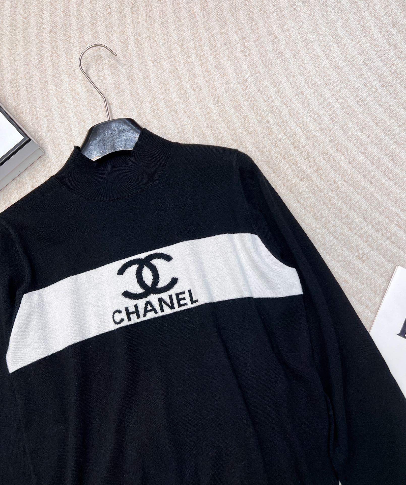 Chanel24SS秋冬新款logo提花撞色针织高领毛衣丨独家高版出品！纱线柔软细腻质感舒适胸前双c徽标