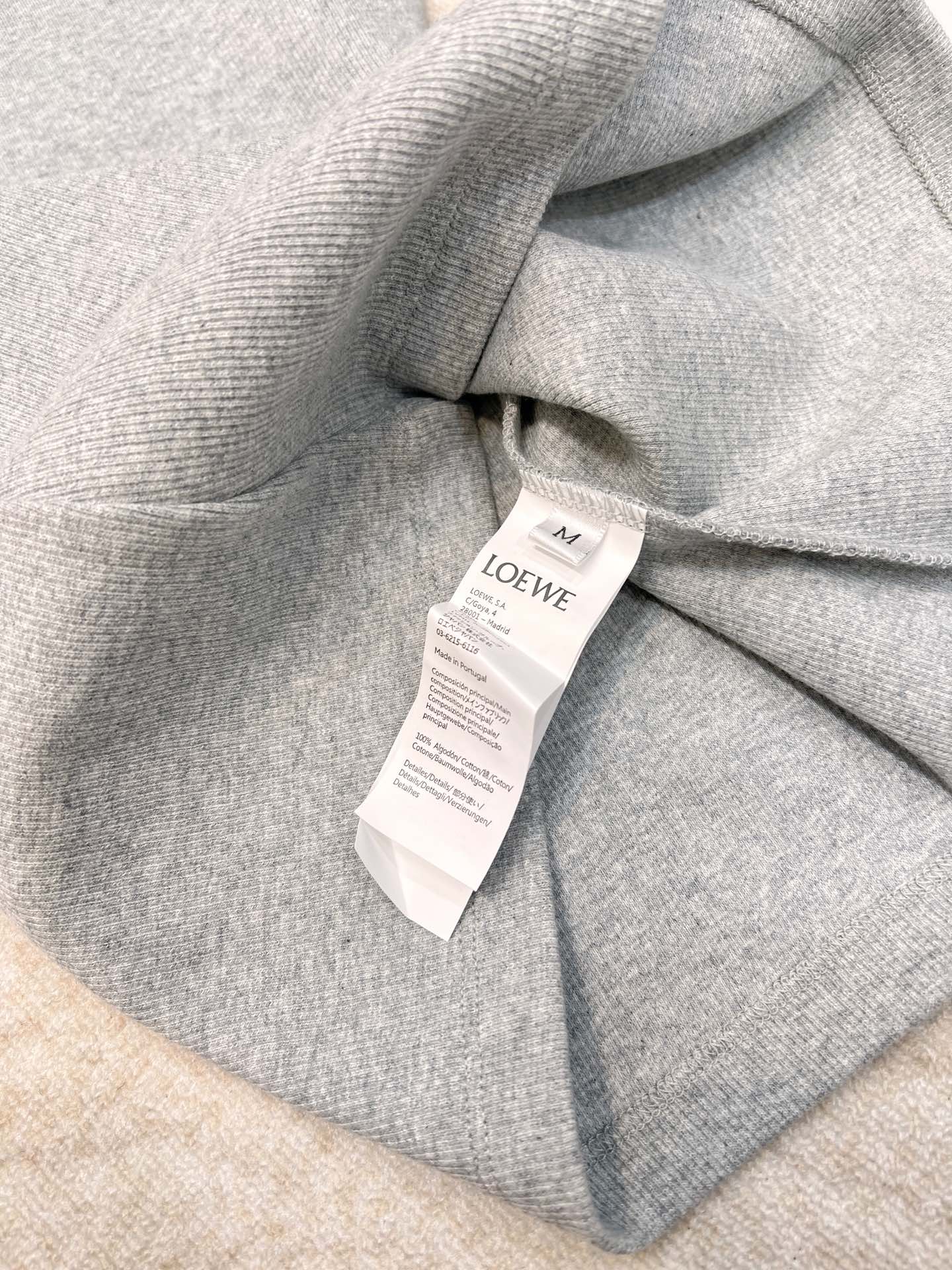 🆕春夏新款 LOEWE 经典胸前logo百搭背心四季都可以穿的款式，单穿外穿都吸睛，气质时髦又高级！版型