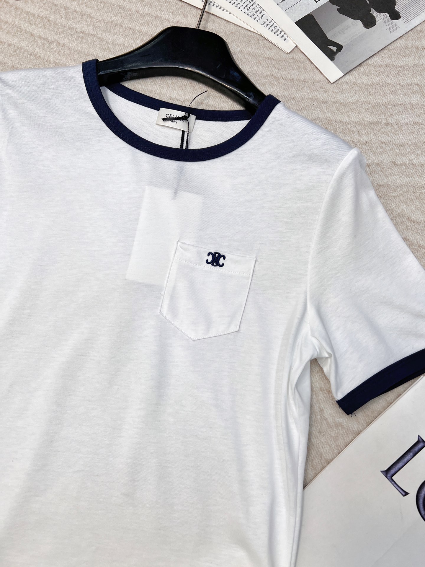 🆕 CELINE 2025Ss 凯旋门胸前口袋刺绣撞色T恤，简约大方好时髦！简单包容的小松身版型➕撞色包
