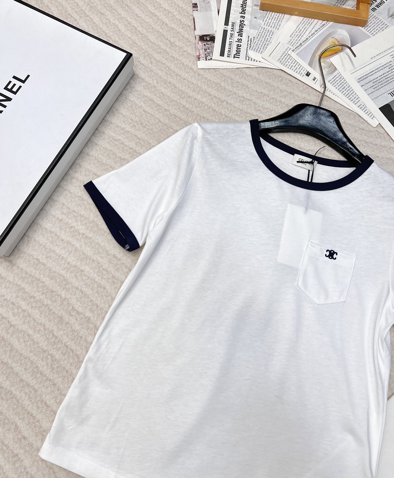 🆕 CELINE 2025Ss 凯旋门胸前口袋刺绣撞色T恤，简约大方好时髦！简单包容的小松身版型➕撞色包