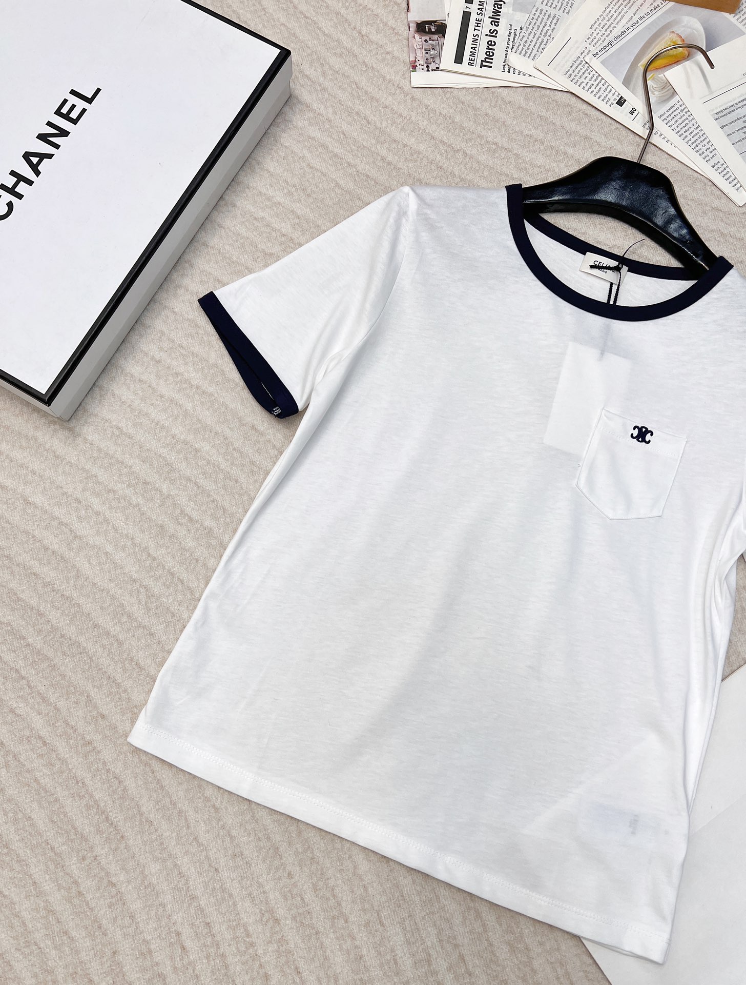 🆕 CELINE 2025Ss 凯旋门胸前口袋刺绣撞色T恤，简约大方好时髦！简单包容的小松身版型➕撞色包