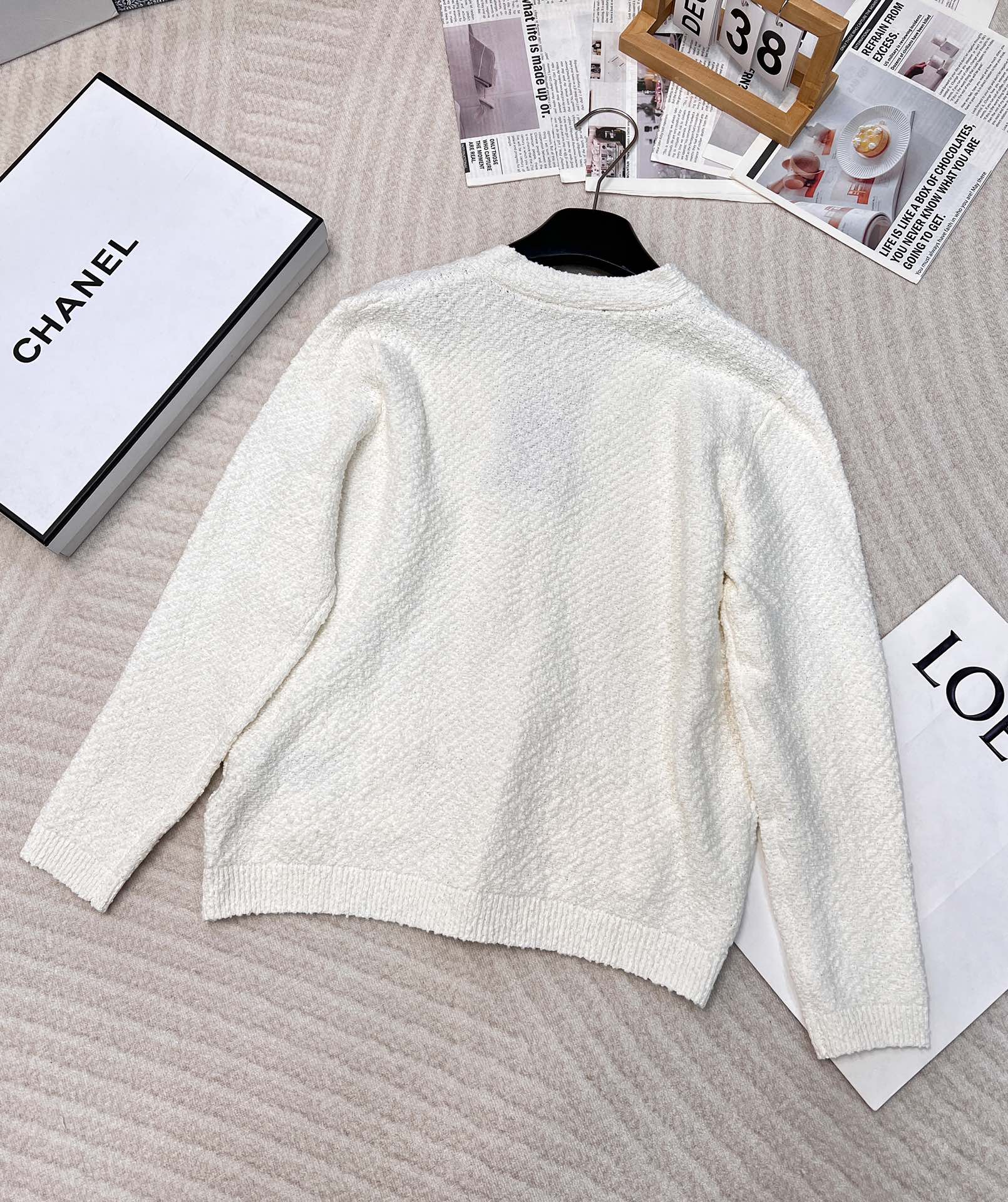 🆕Gucci 25SS编织V领结子纱开衫💛衣服千千万 好看的经典毛衣最好看哈哈😍自带学院风～米色很显白 