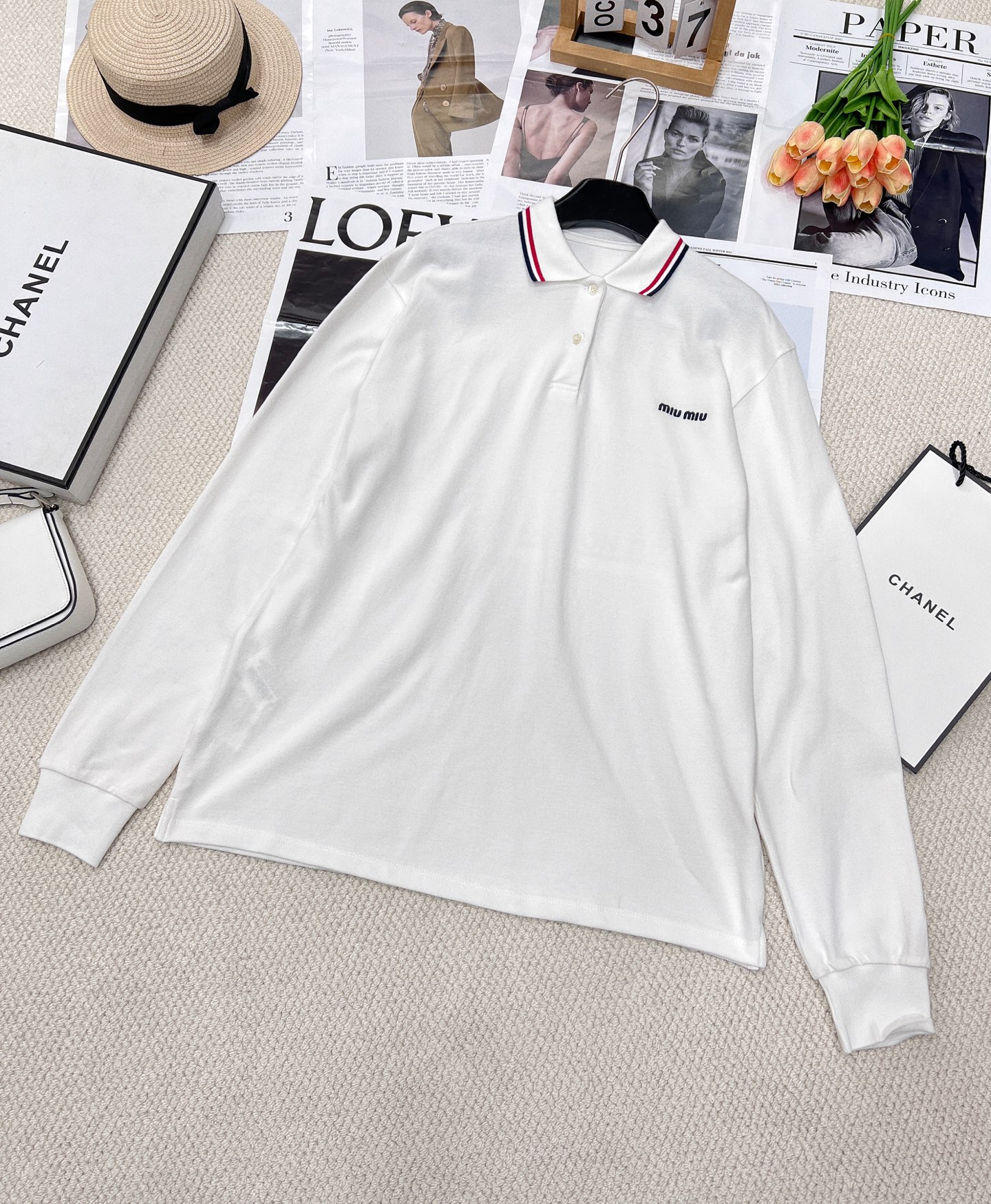 NO:323703,MiuMiu25Ss spring and summer new positioned embroidered letters white long-sleeved polo shirt | Exclusive yb development!  High-end production!  Love the fashionable style of intellectuals!  Overzise loose fit and fashionable essentials unlock all outfits!  Customized ribbed collars are fashionable and high-end!  Highly recommended to keep your own models, the same products as men and women, size sml code, miumiu, alexander wang19860909MiuMiu25Ss春夏新款定位刺绣字母白色长袖polo衫丨独家yb开发！高版出品！超爱知识分子时髦风！overzise宽松版型时髦精必备单品解锁所有穿搭！定制配色罗纹领时髦又高级！强烈推荐自留款,男女同款大货出 尺码sml 编码,,miumiu,alexander wang,Women's clothing