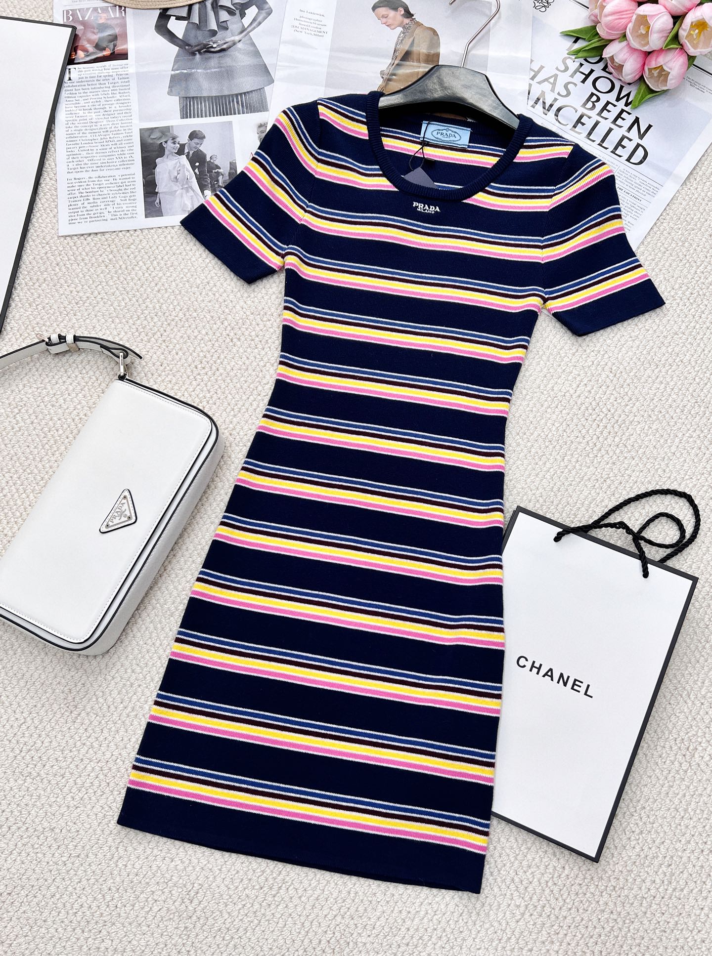 NO:326358,Prada letter embroidery striped short-sleeved knitted dress custom YB yarn woven, fixed color and dyeing, perfect restoration of the quality, soft and skin-friendly, comfortable and stylish, presenting obvious plush material texture, more weight, short-sleeved dress style, round neckline appropriate skin exposure, beautifying the proportion of head and shoulders, dark edges and large body stripes collide to form a sense of layering, color intertwined chest letter logo decoration, strong retro style, slim fitting style highlights the figure, playful and age-reducing, easy to control during daily travel or easy gathering, customized face assistance, complete three-standard large-scale goods, size sml code,,prada, skirts, T-shirt, alexander wang19860909Prada字母刺绣条纹短袖针织连裙定制YB纱线织造 定色定染 完美还原品相 柔软亲肤 舒适有型 呈现明显毛绒料质感更显份量 短袖连衣裙版型 圆领领口恰当露肤 美化头肩比例更显瘦 深色包边与大身条纹碰撞形成层次感 通体彩色交织胸前字母徽标装饰 复古风格强烈 修身版型突显身材 俏皮减龄显白 日常出行或轻松聚会轻松驾驭 定制面辅,三标齐全大货出 尺码sml 编码,,prada,skirts,T-shirt,alexander wang,Women's clothing