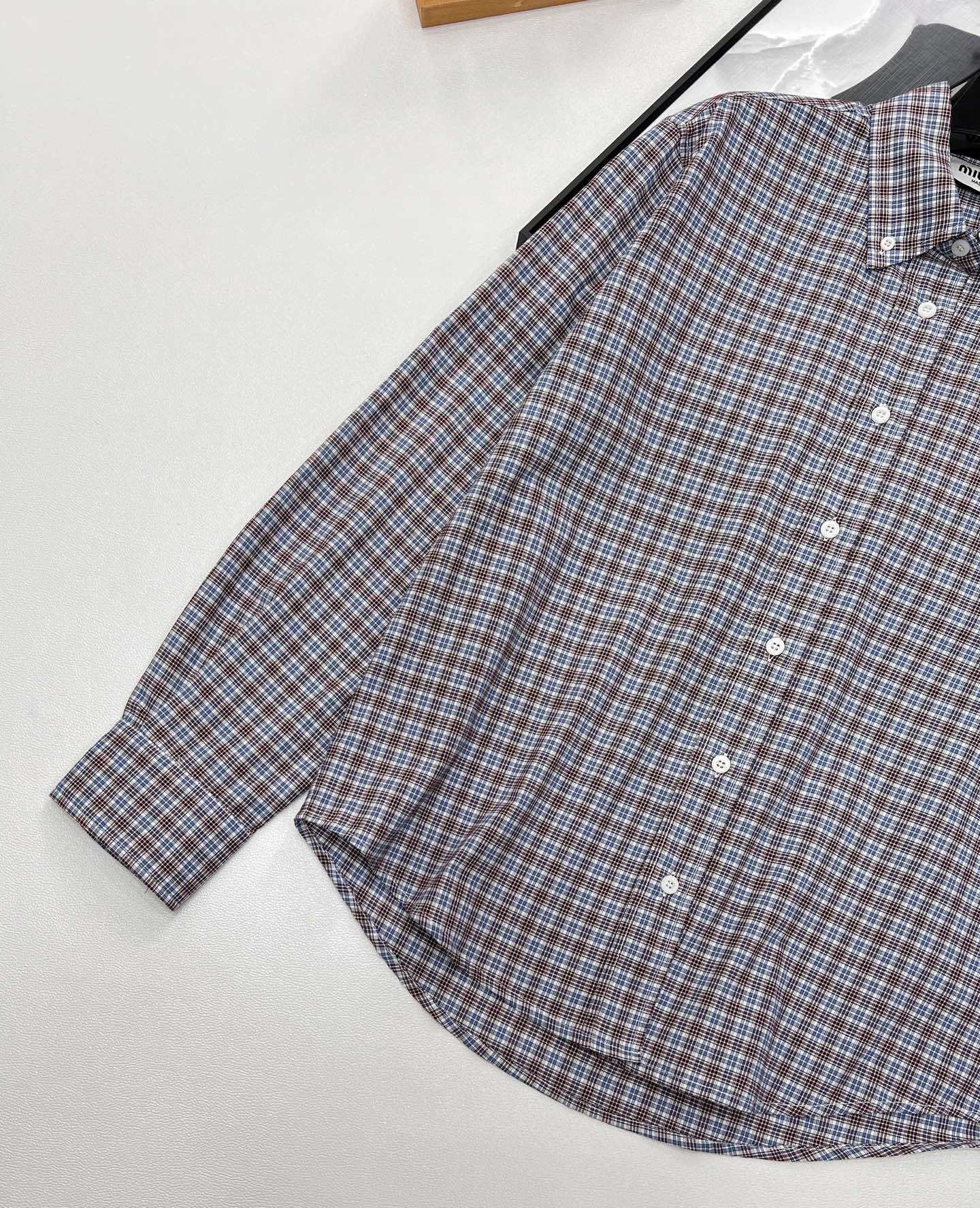 🆕Miumi* 25Ss春夏新款 知识分子微标格纹长袖衬衫丨⚠独家yb开发!高版出品!定制色织面料 饰有