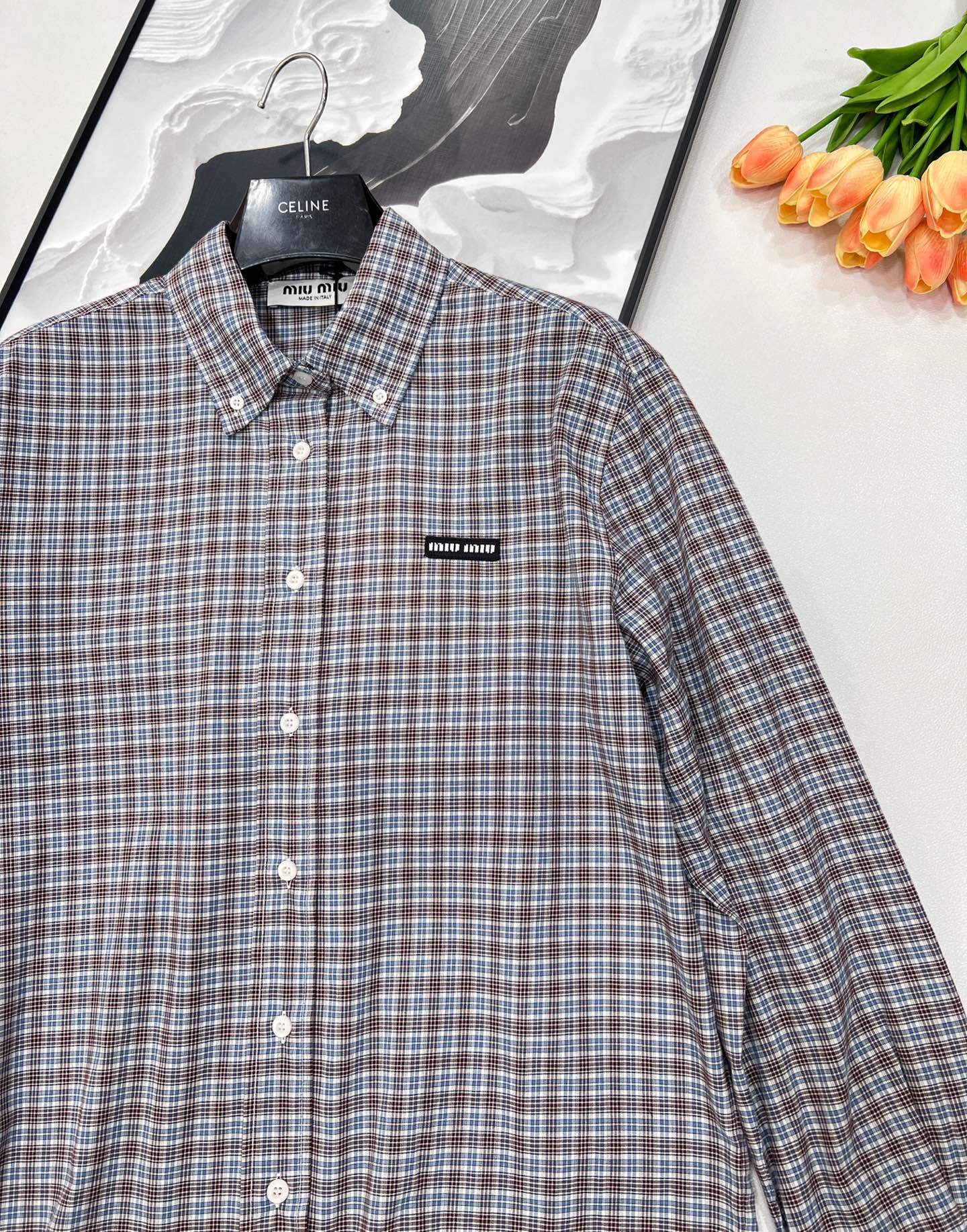 🆕Miumi* 25Ss春夏新款 知识分子微标格纹长袖衬衫丨⚠独家yb开发!高版出品!定制色织面料 饰有