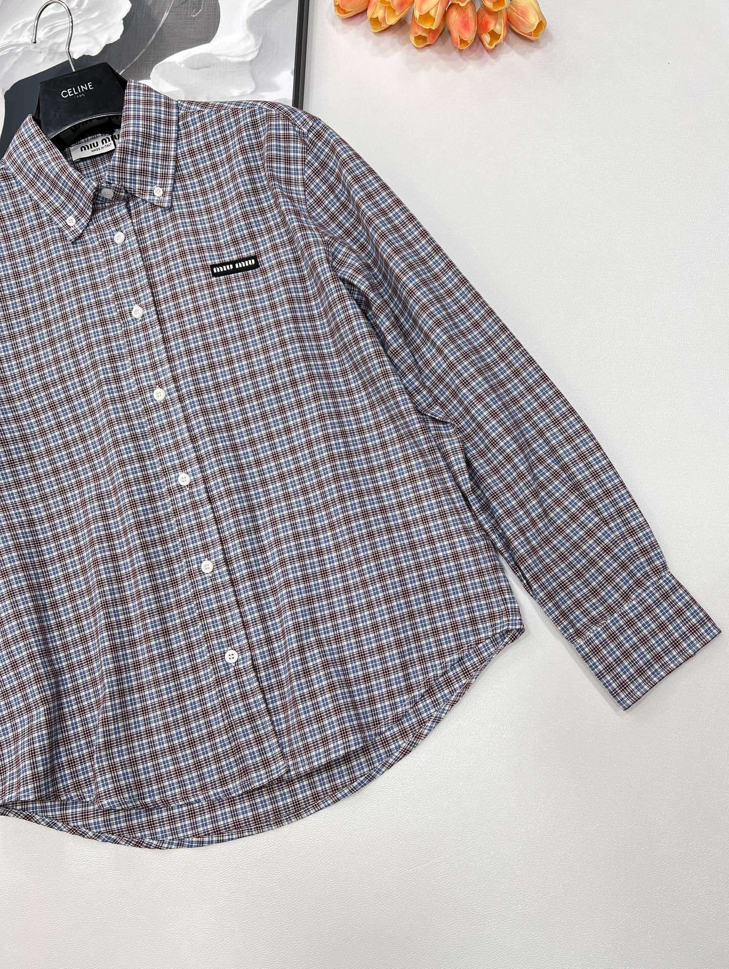 🆕Miumi* 25Ss春夏新款 知识分子微标格纹长袖衬衫丨⚠独家yb开发!高版出品!定制色织面料 饰有