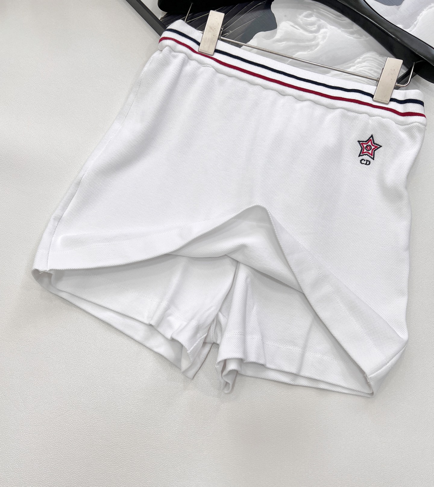 🆕DIOR25SS春夏新款白色网球风星星刺绣裙裤，白色科技针织面料🧶三色标志刺绣图案🎀针织松紧腰半裙裙裤