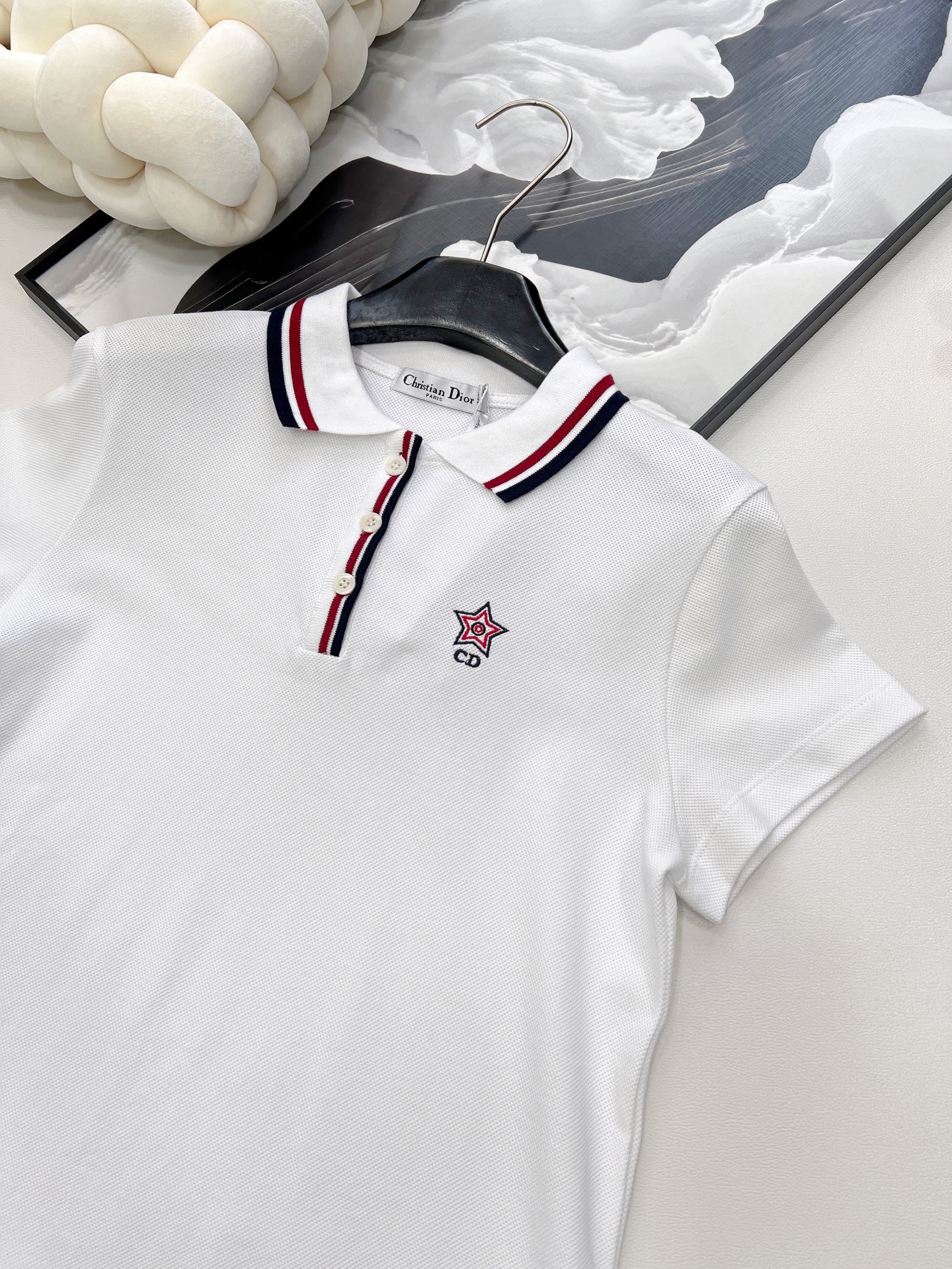 🆕DIOR25SS春夏新款白色网球风polo衫短袖上衣，白色棉质混纺平纹针织面料三色标志polo短袖T🎀