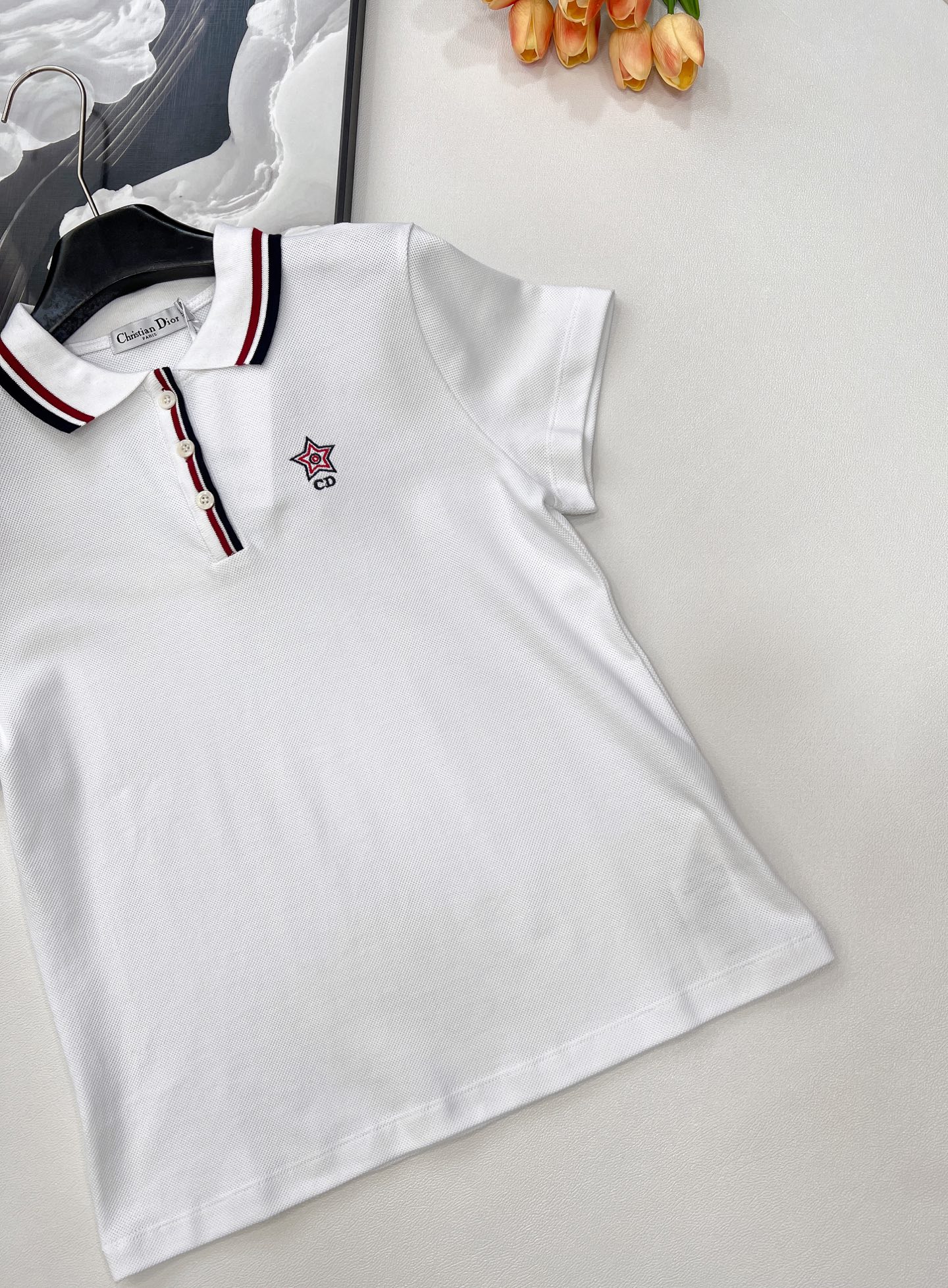 🆕DIOR25SS春夏新款白色网球风polo衫短袖上衣，白色棉质混纺平纹针织面料三色标志polo短袖T🎀