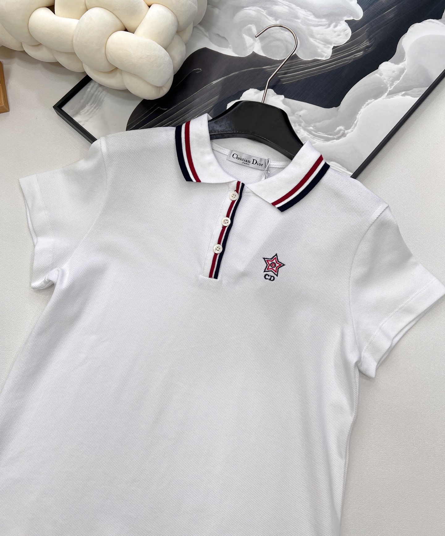 🆕DIOR25SS春夏新款白色网球风polo衫短袖上衣，白色棉质混纺平纹针织面料三色标志polo短袖T🎀