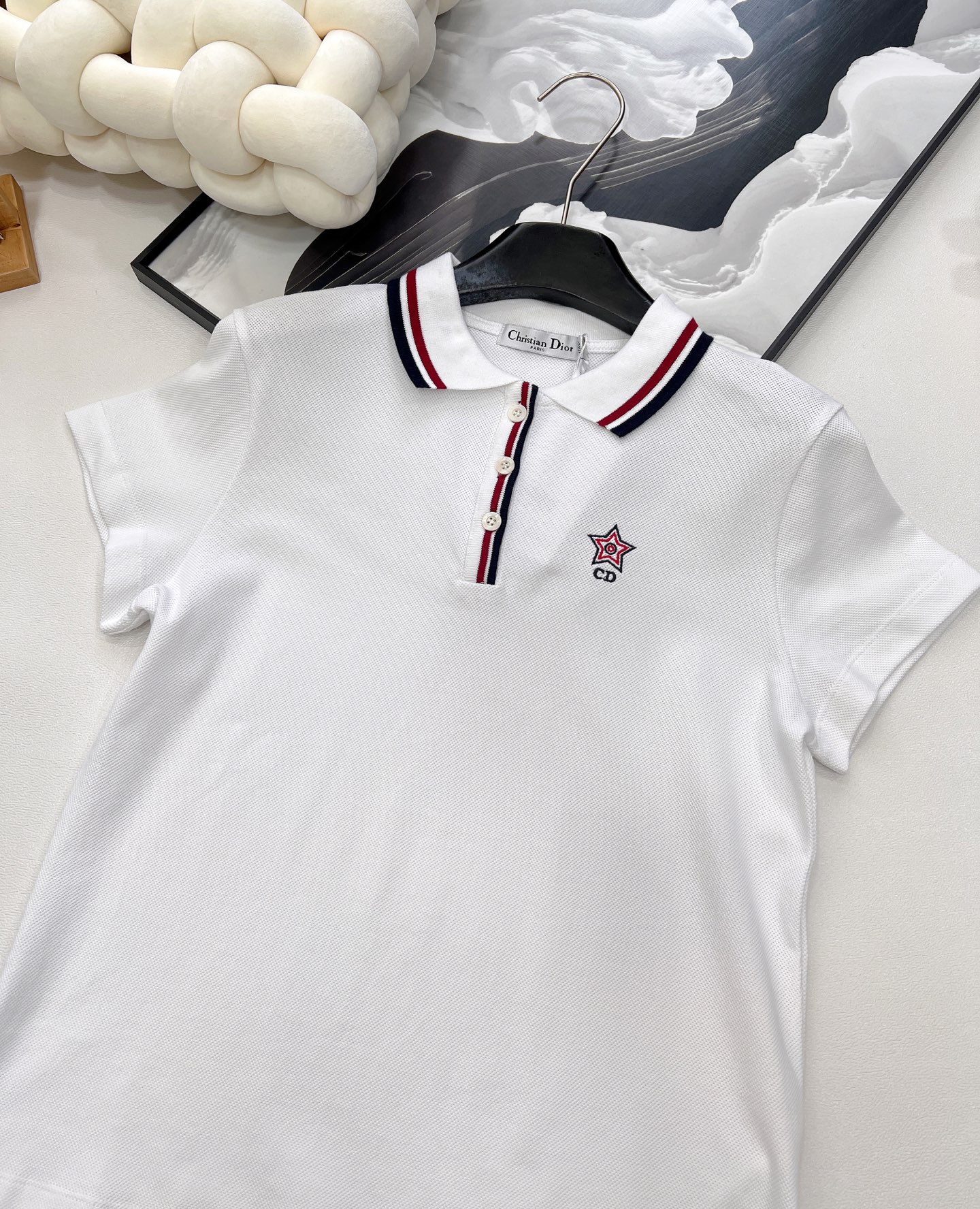 🆕DIOR25SS春夏新款白色网球风polo衫短袖上衣，白色棉质混纺平纹针织面料三色标志polo短袖T🎀