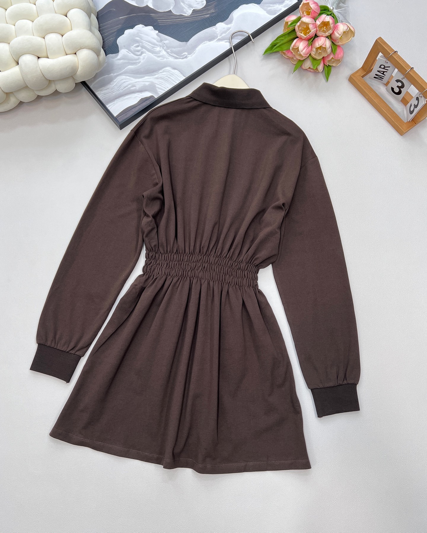 🆕Miumiu新款翻领朱地收腰连衣裙。定制YB进口朱地全棉材质 自带孔洞 穿搭舒适透气 质感十足 𝑝𝑜𝑙