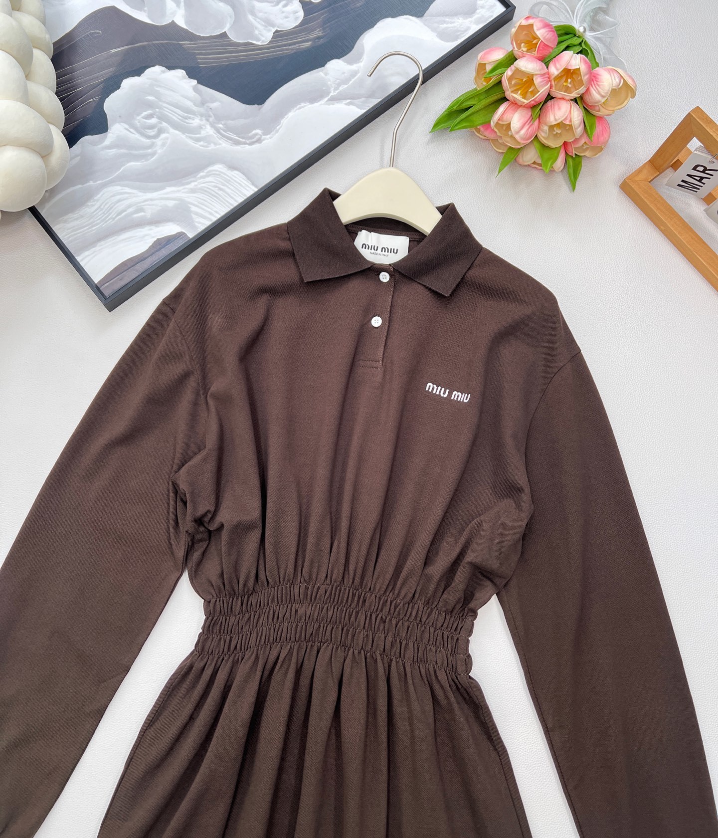 🆕Miumiu新款翻领朱地收腰连衣裙。定制YB进口朱地全棉材质 自带孔洞 穿搭舒适透气 质感十足 𝑝𝑜𝑙