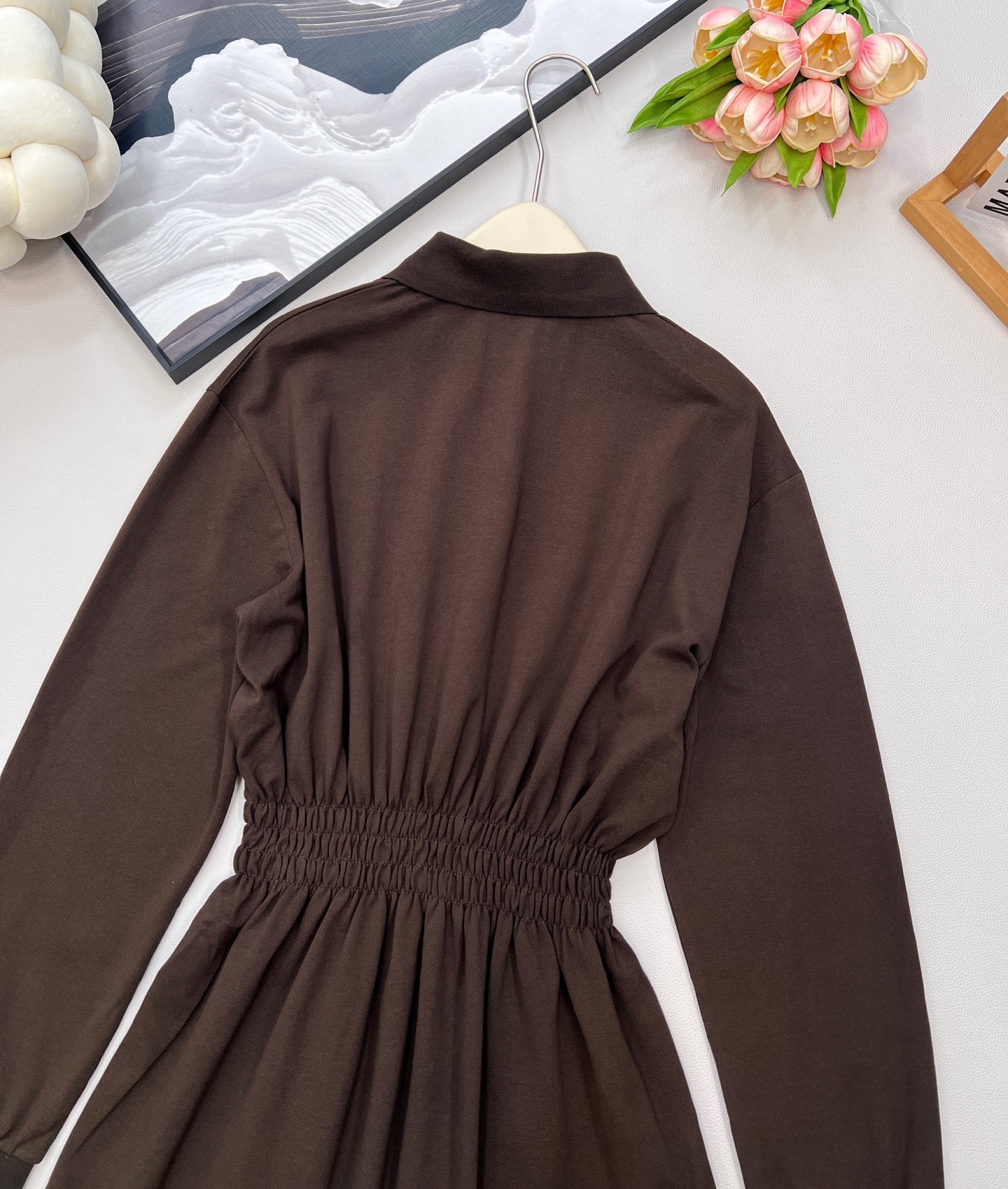 🆕Miumiu新款翻领朱地收腰连衣裙。定制YB进口朱地全棉材质 自带孔洞 穿搭舒适透气 质感十足 𝑝𝑜𝑙